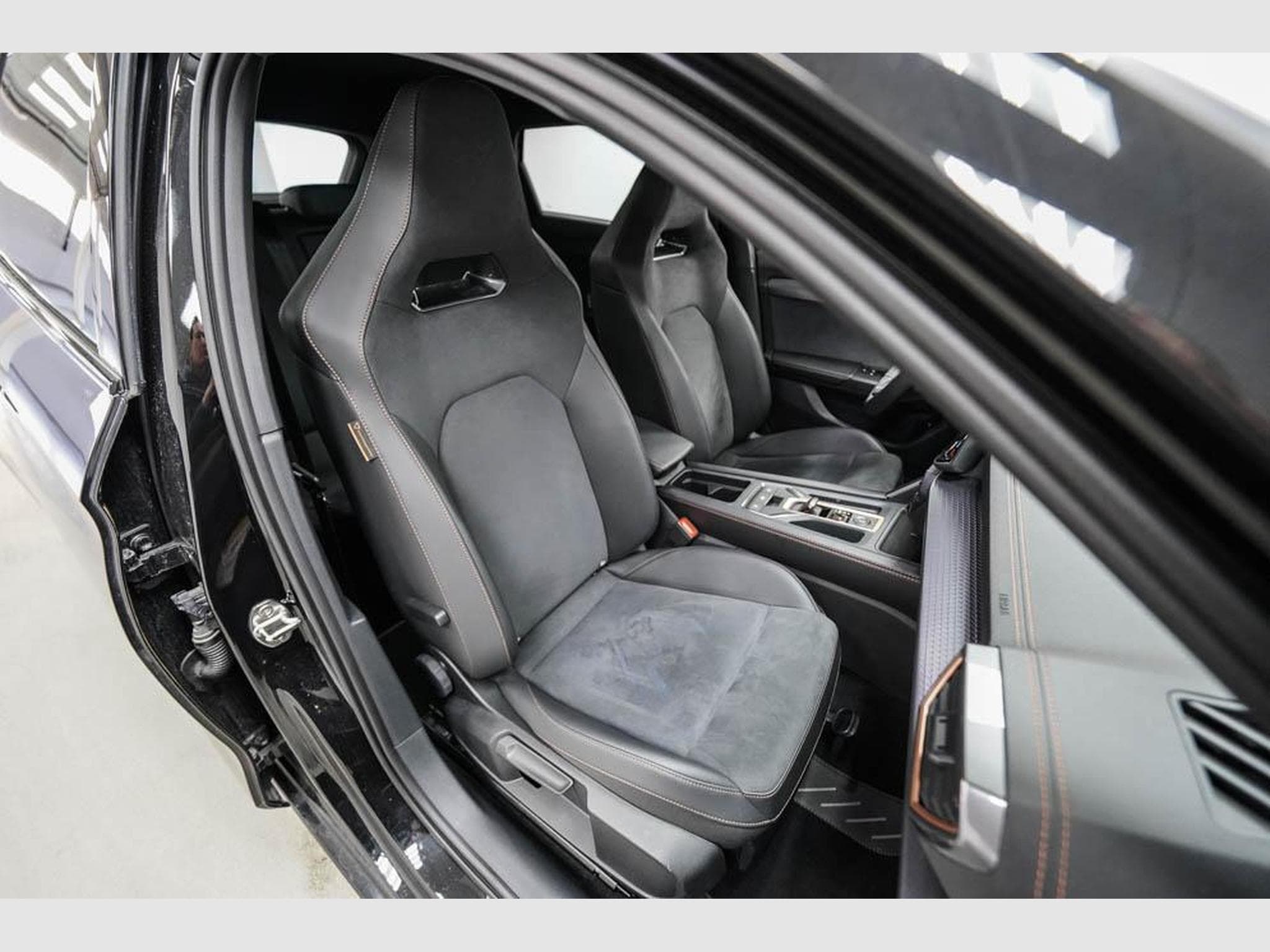 Cupra Leon ST 2,0 TSI (2025) - Photo 22