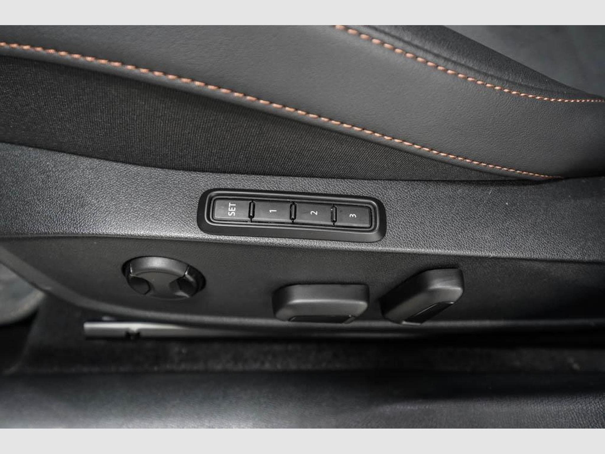 Cupra Leon ST 2,0 TSI (2025) - Photo 23