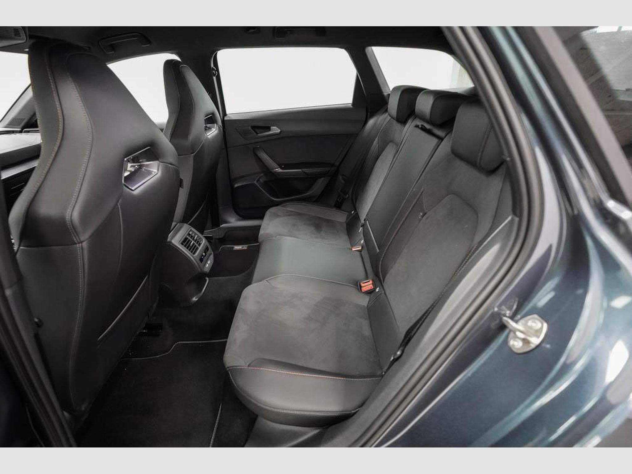 Cupra Leon ST 2,0 TSI (2025) - Photo 16