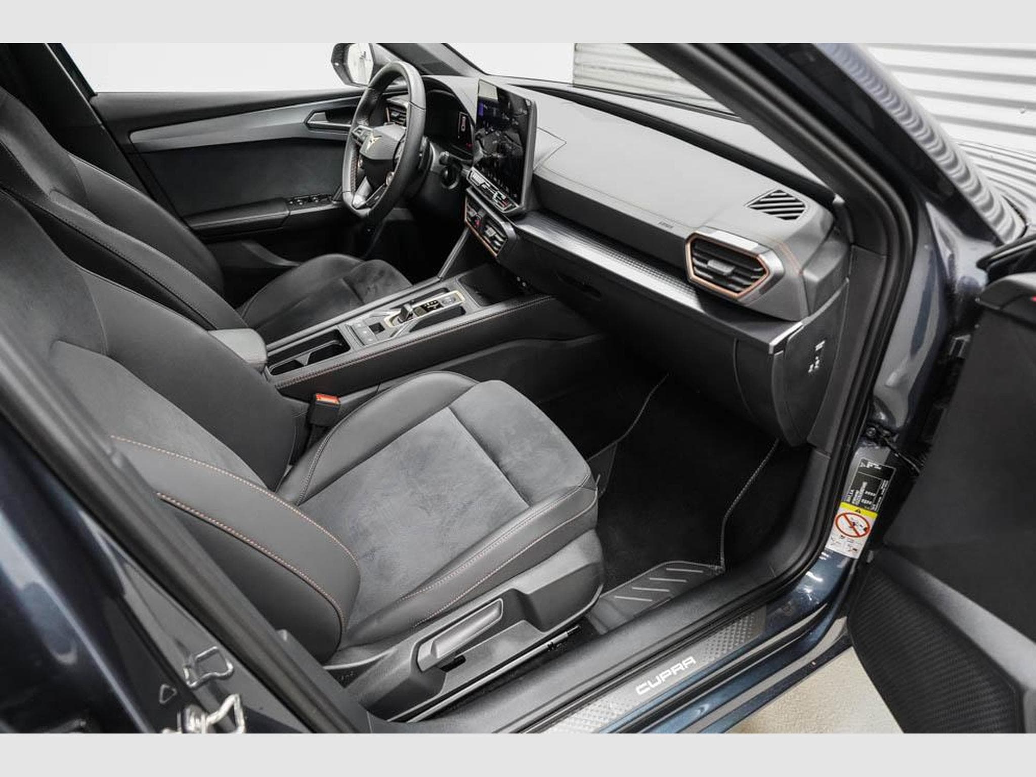 Cupra Leon ST 2,0 TSI (2025) - Photo 21