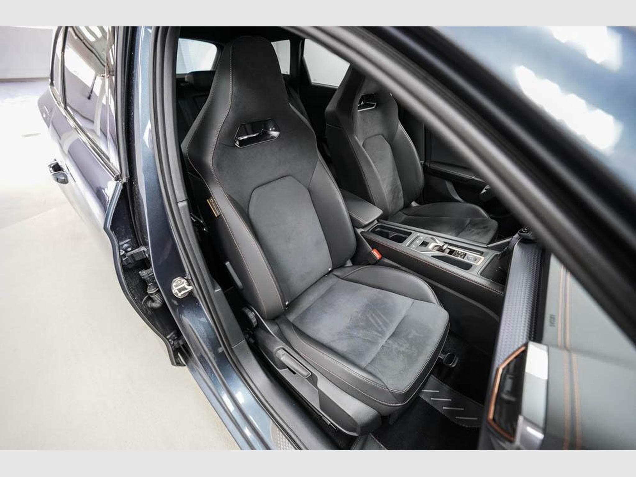 Cupra Leon ST 2,0 TSI (2025) - Photo 22