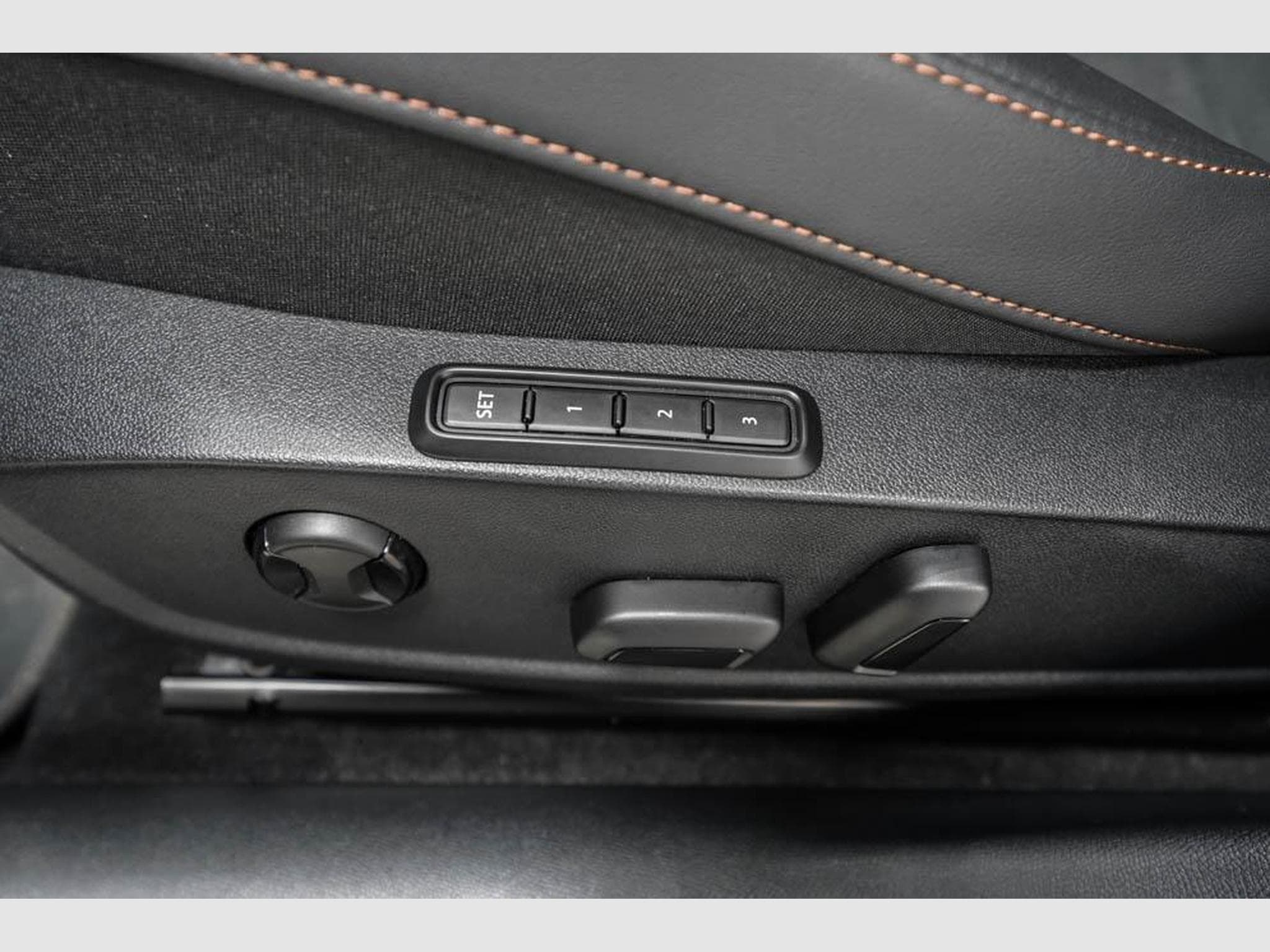 Cupra Leon ST 2,0 TSI (2025) - Photo 23