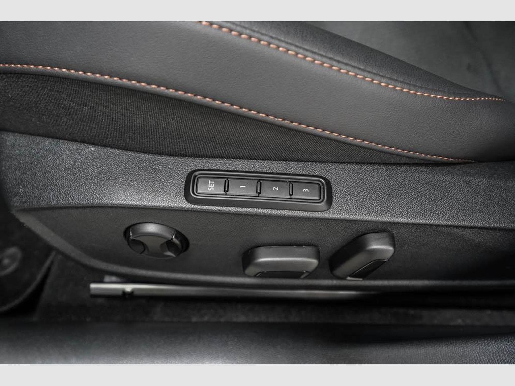 Cupra Leon ST 2,0 TSI (2025) - Photo 23