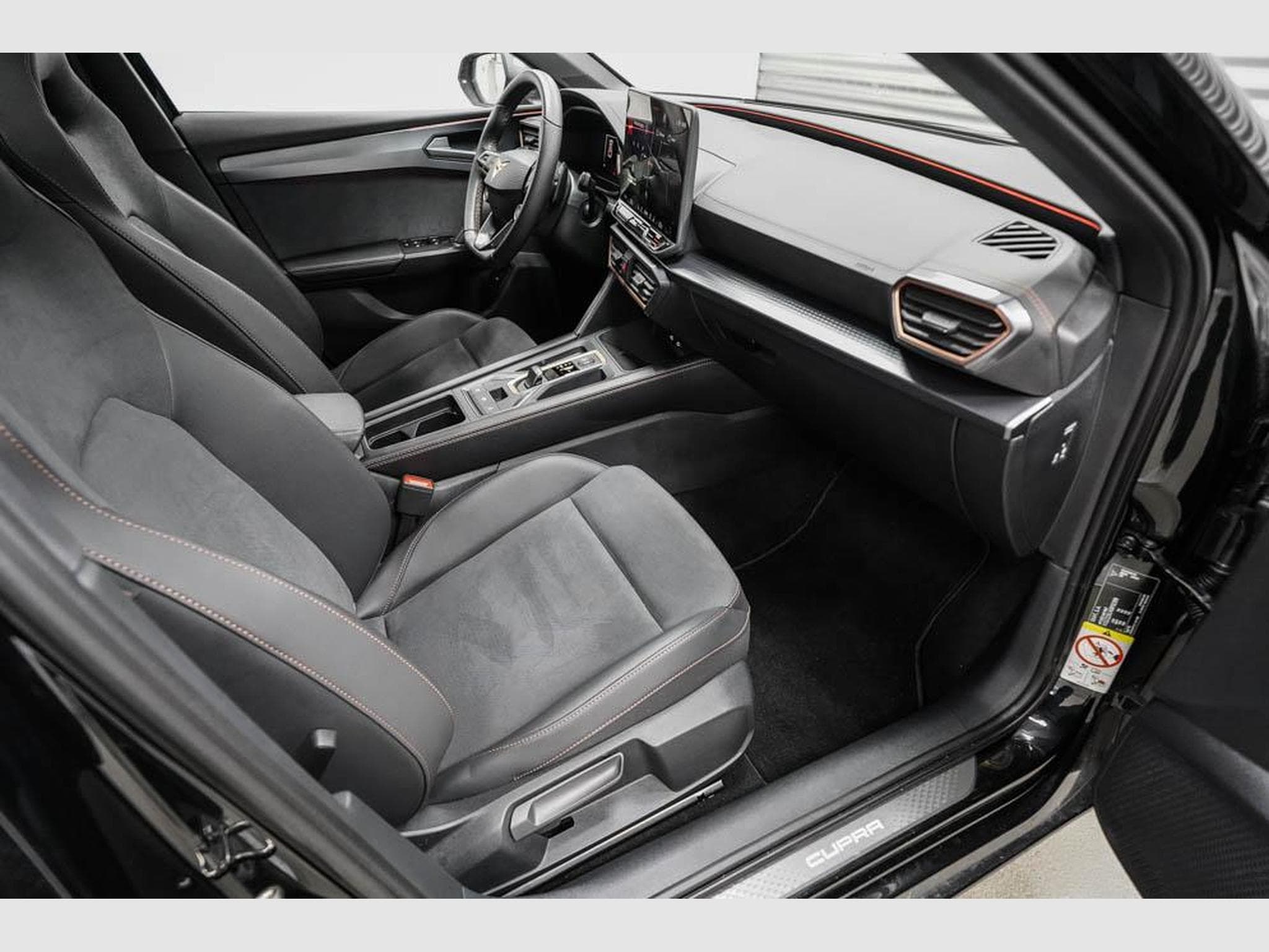 Cupra Leon ST 2,0 TSI (2025) - Photo 21