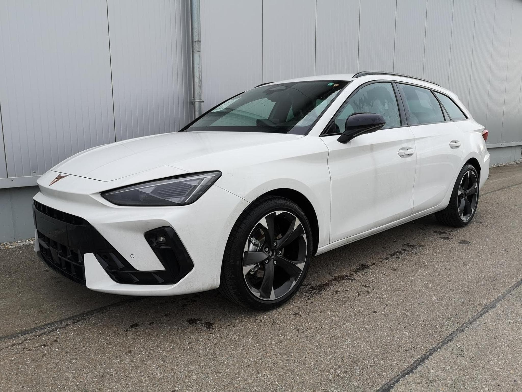 Cupra Leon 1.5 eTSI 110 kW (2026) - Photo 1