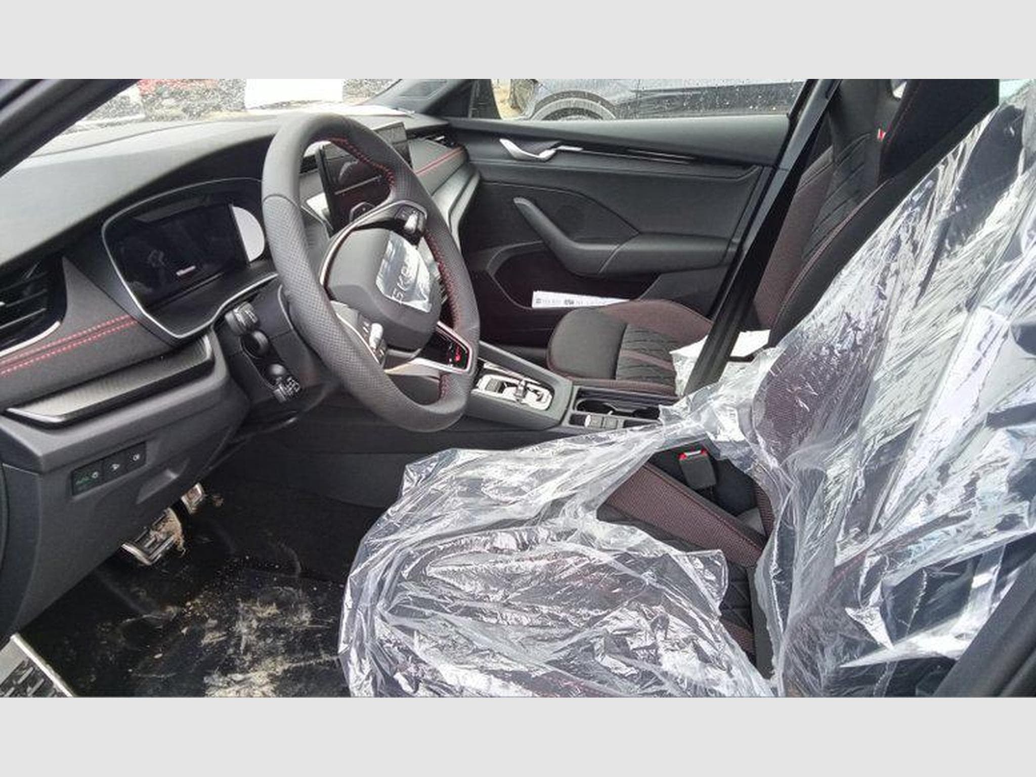 Skoda Octavia RS 2.0 TSI 7-Gang-DSG (2026) - Photo 5