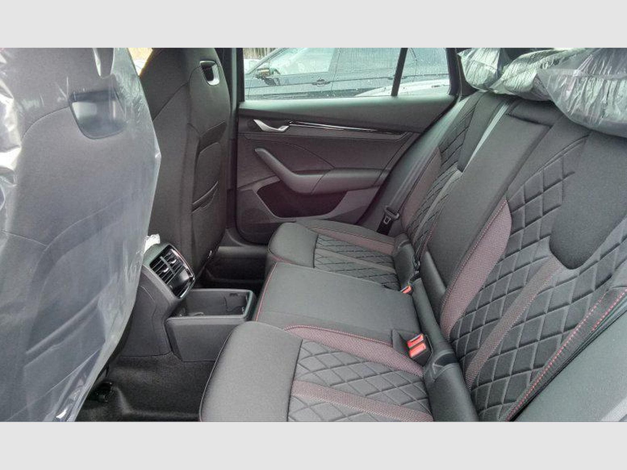 Skoda Octavia RS 2.0 TSI 7-Gang-DSG (2026) - Photo 6