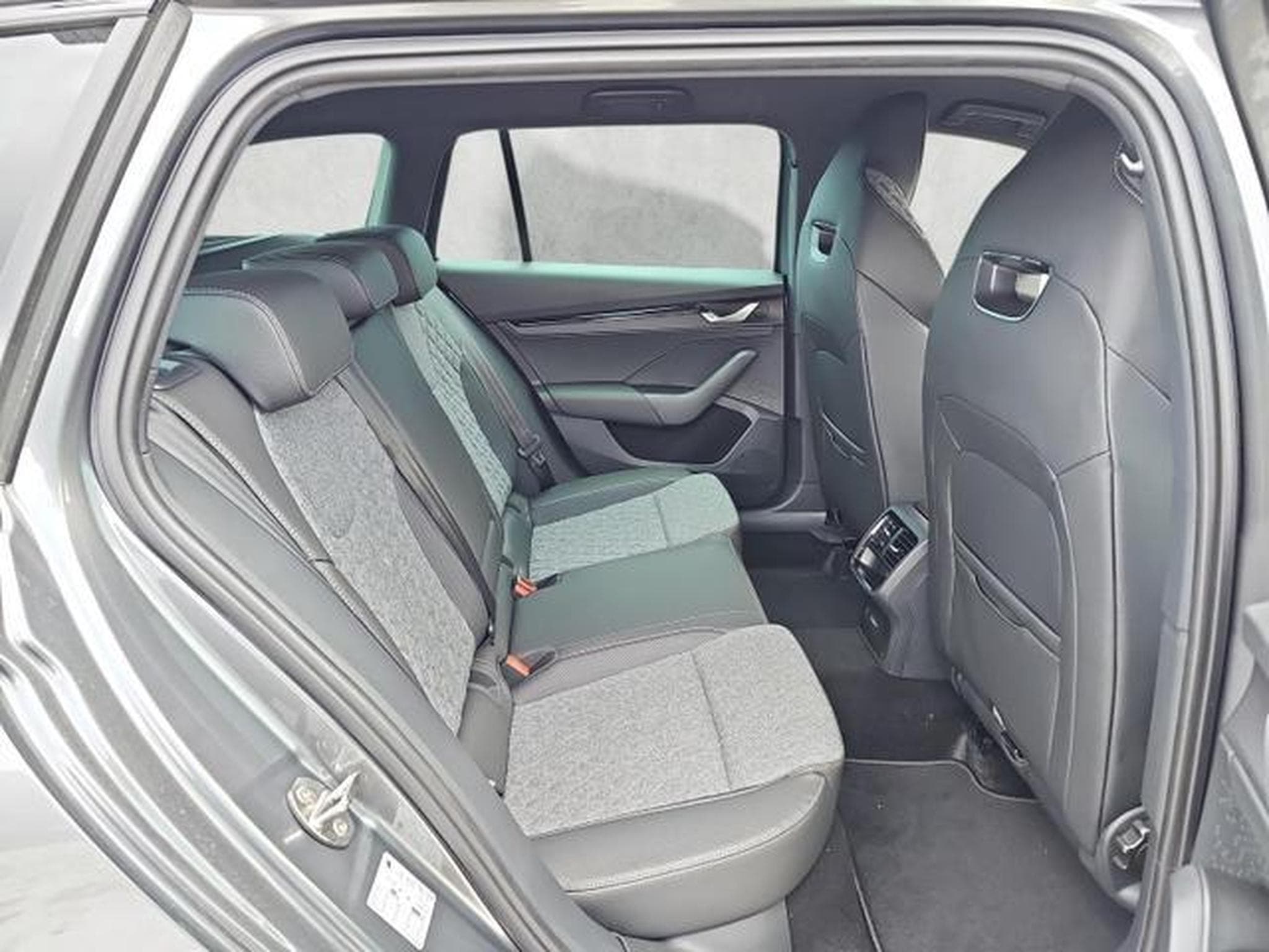 Skoda Octavia 1.5 TSI mHEV 110 kW Sportline (2025) - Photo 13