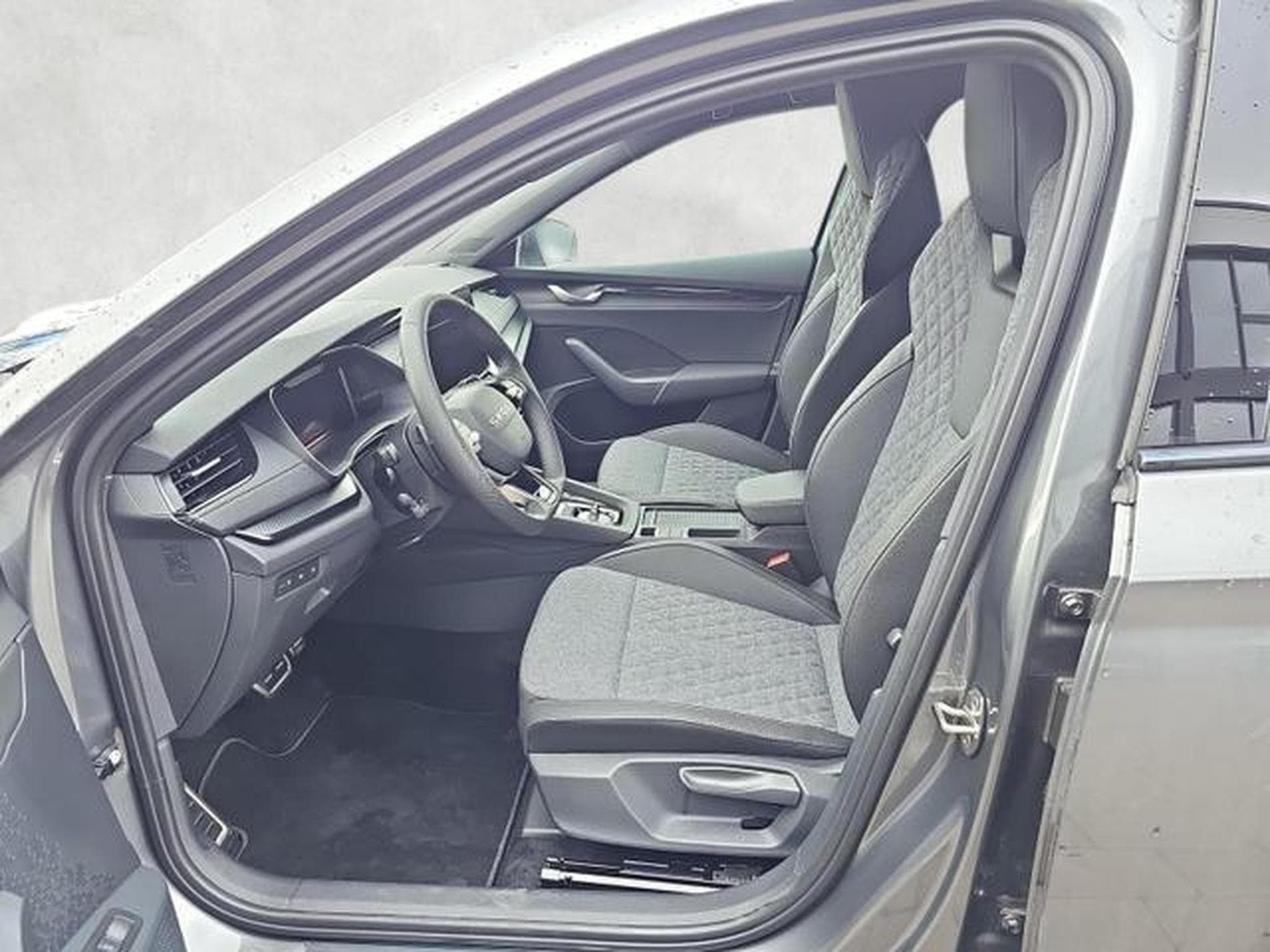 Skoda Octavia 1.5 TSI mHEV 110 kW Sportline (2025) - Photo 9