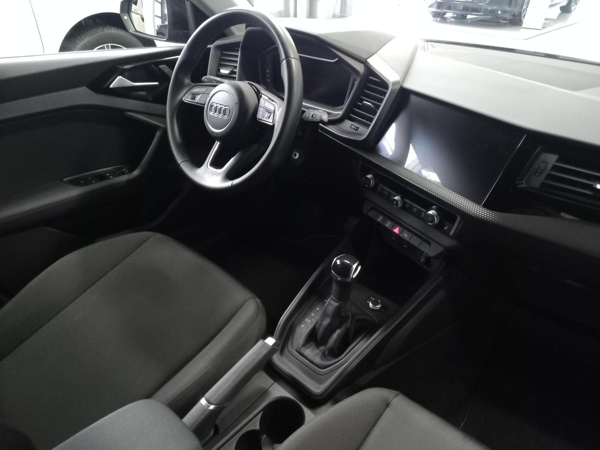 Audi A1 Sportback S line (2024) - Photo 8