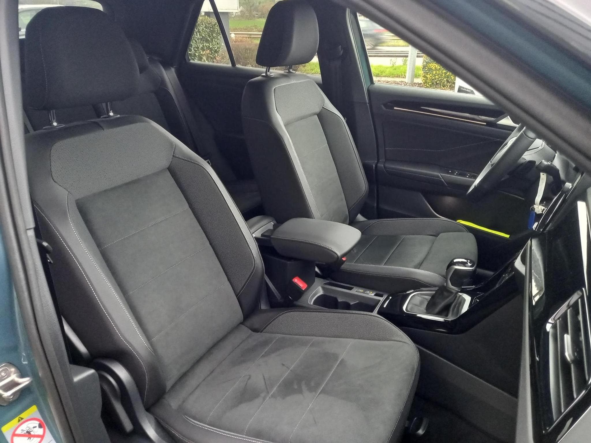 VW T-Roc R-Line 2.0 TDI (2025) - Photo 10