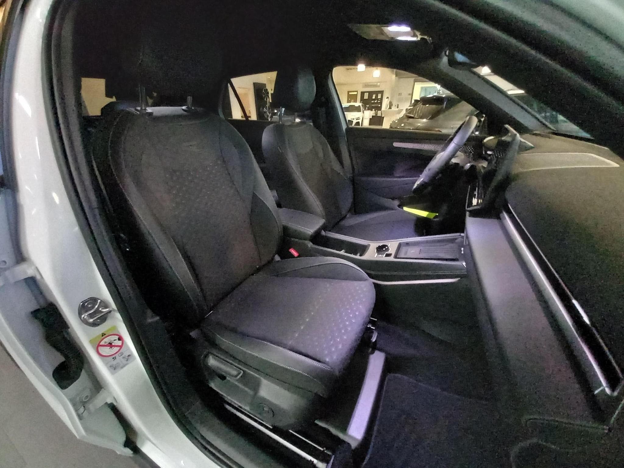 VW T-Roc R-Line 1.5 TSI (2026) - Photo 9