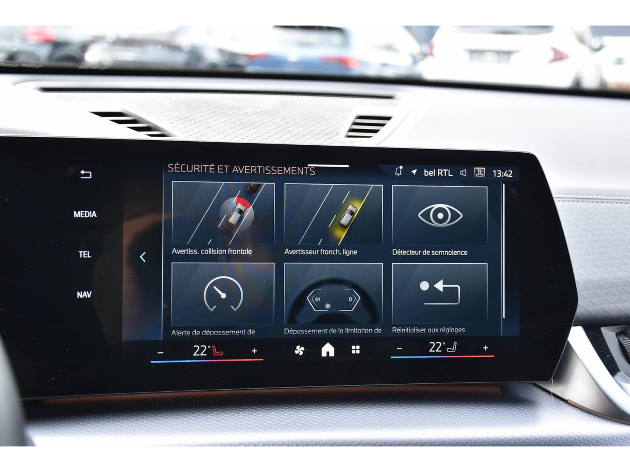 BMW iX2 xDrive30 M Sport CUIR GPS LANE CAM PARK JA19 KEYLESS 1° MAIN (2024) - Photo 12