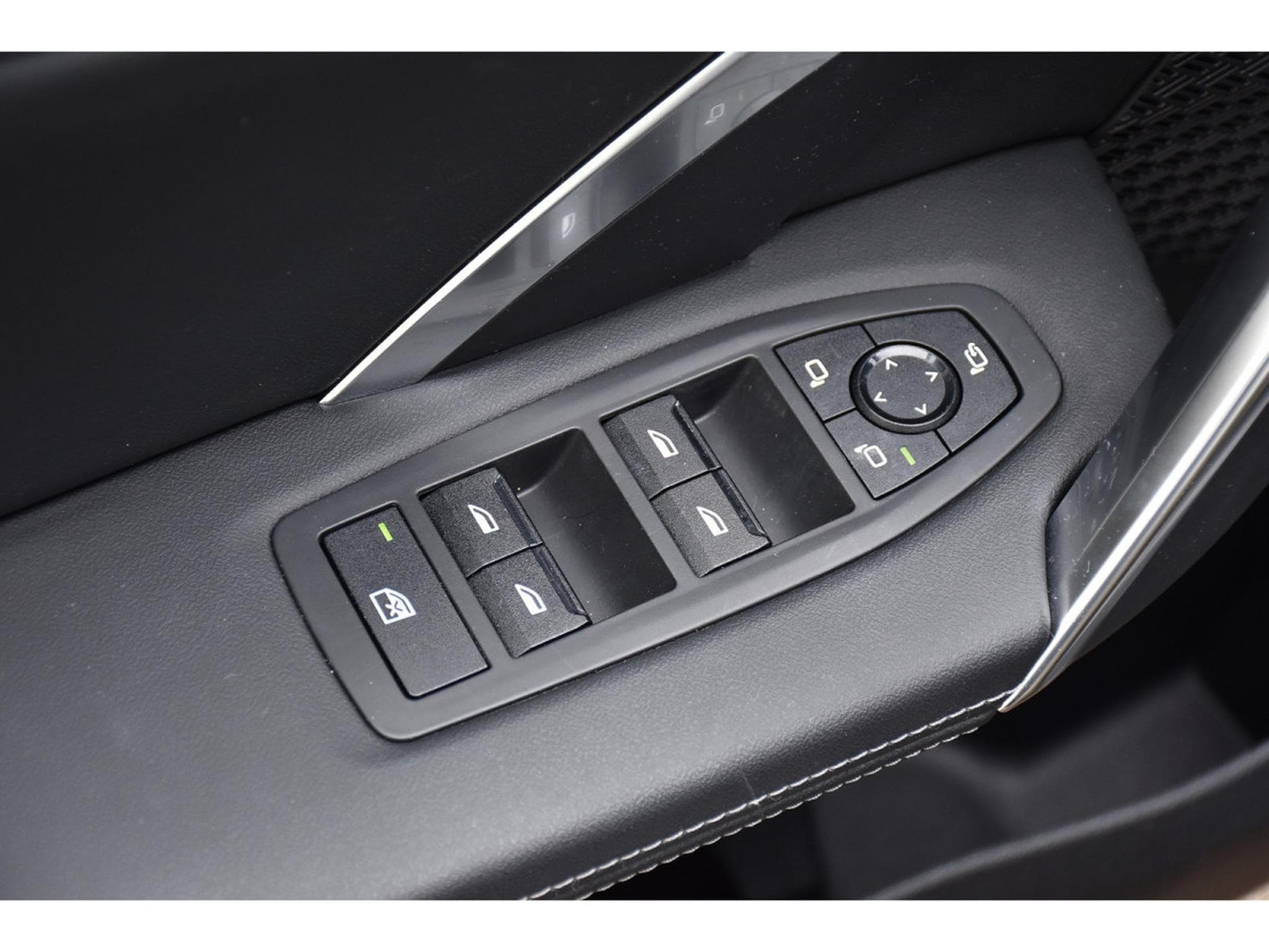 BMW iX2 xDrive30 M Sport CUIR GPS LANE CAM PARK JA19 KEYLESS 1° MAIN (2024) - Photo 22