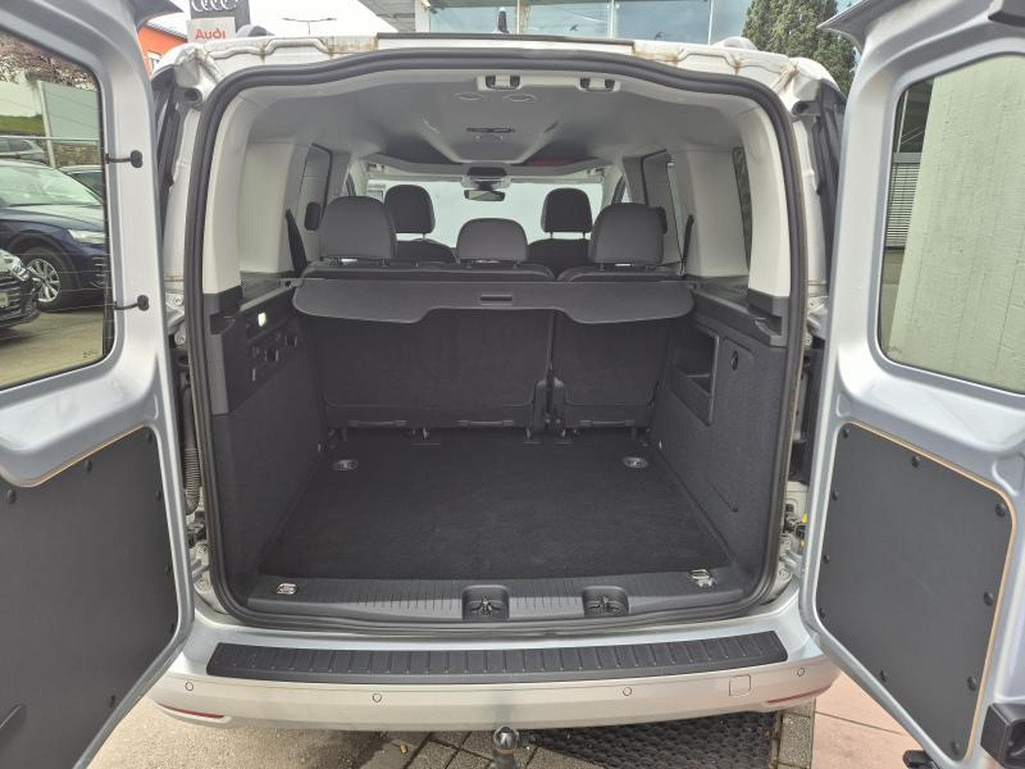 VW Caddy Style (2024) - Photo 11