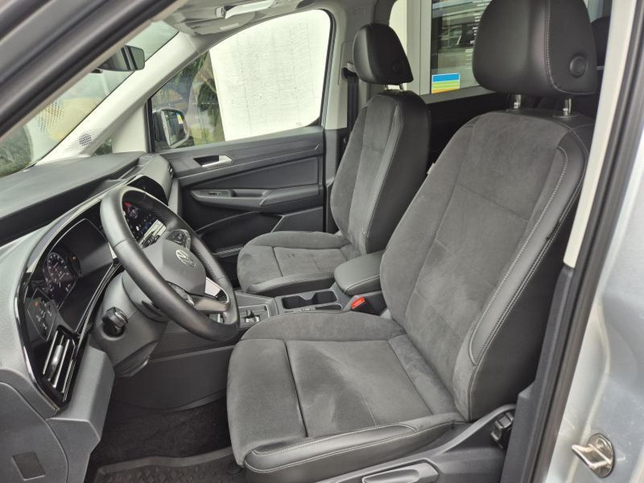 VW Caddy Style (2024) - Photo 6