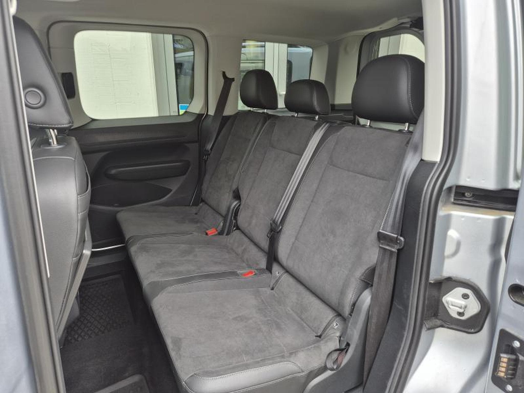 VW Caddy Style (2024) - Photo 7