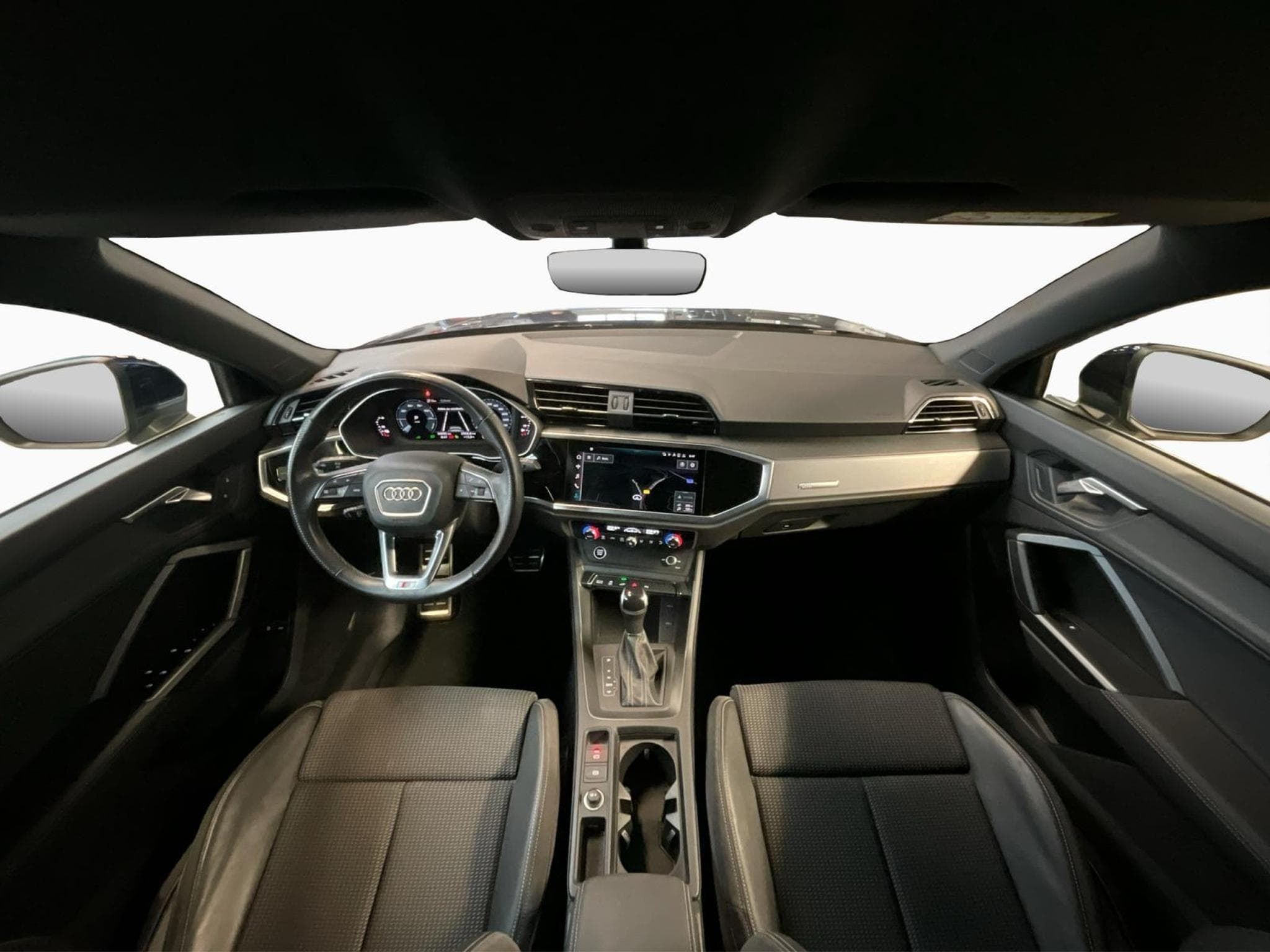 Audi Q3 SB+S-Line+PHEV+45TFSI+S-Tronic (2022) - Photo 2