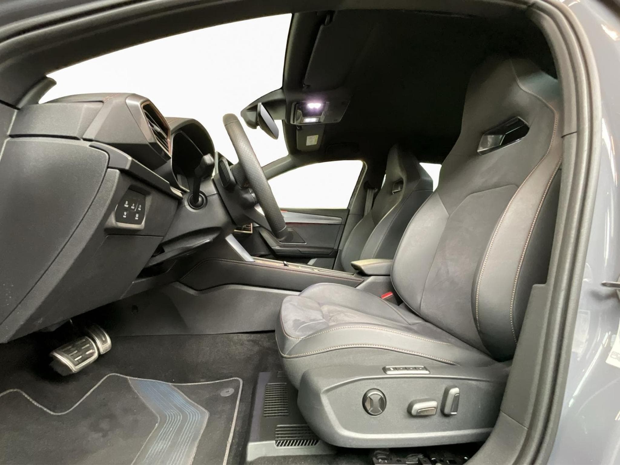 Cupra Leon ST+Pure-Perf.+DSG+Sennheiser+AHK (2025) - Photo 9