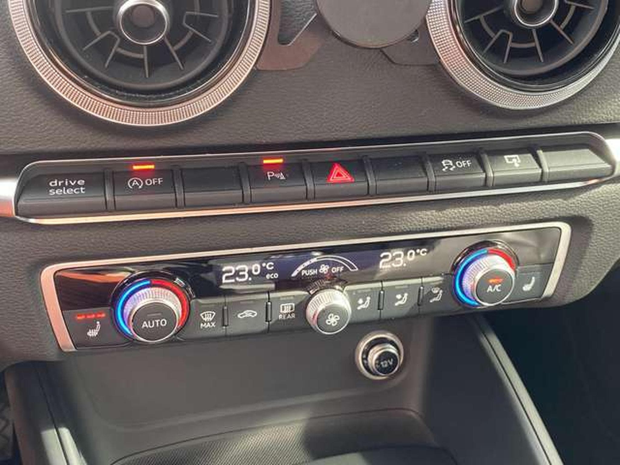 Audi A3 A3 2.0 TDI Cabrio sport (2016) - Photo 16