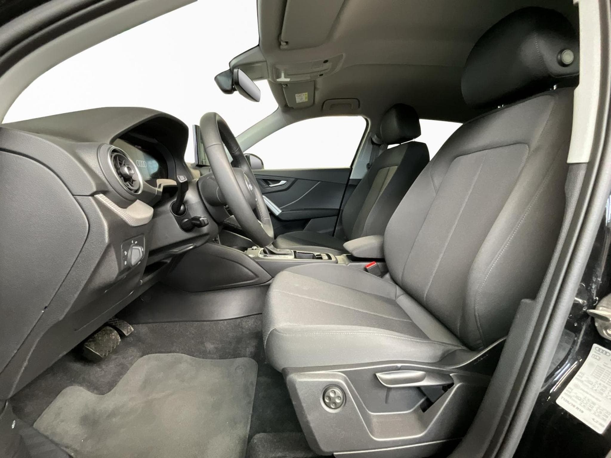 Audi Q2 Advenced+S-Tronic+35tfsi+Led (2025) - Photo 9