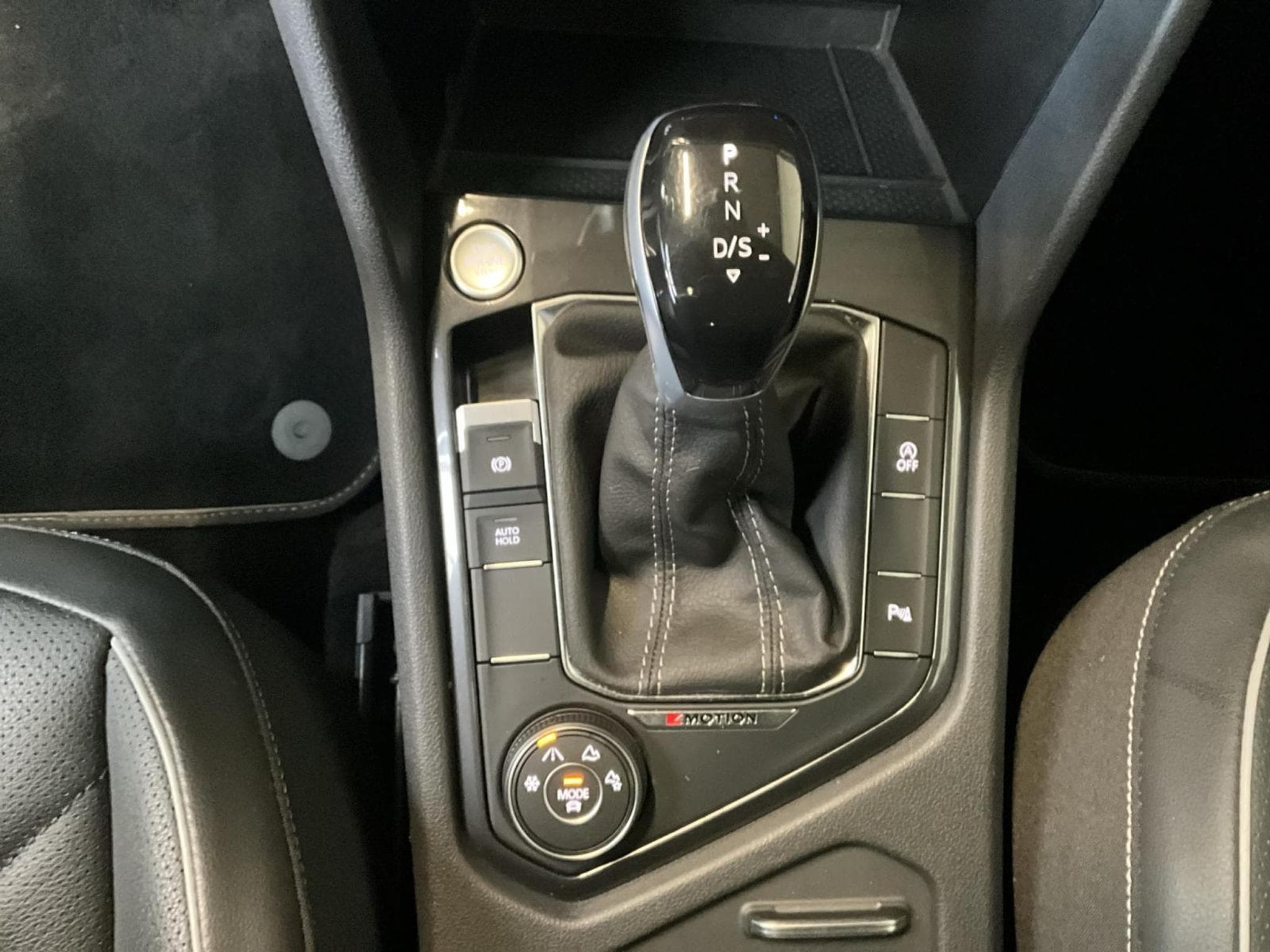 VW Tiguan Allspace+R-Line+DSG+Black-Style+Pano+AHK (2024) - Foto 12