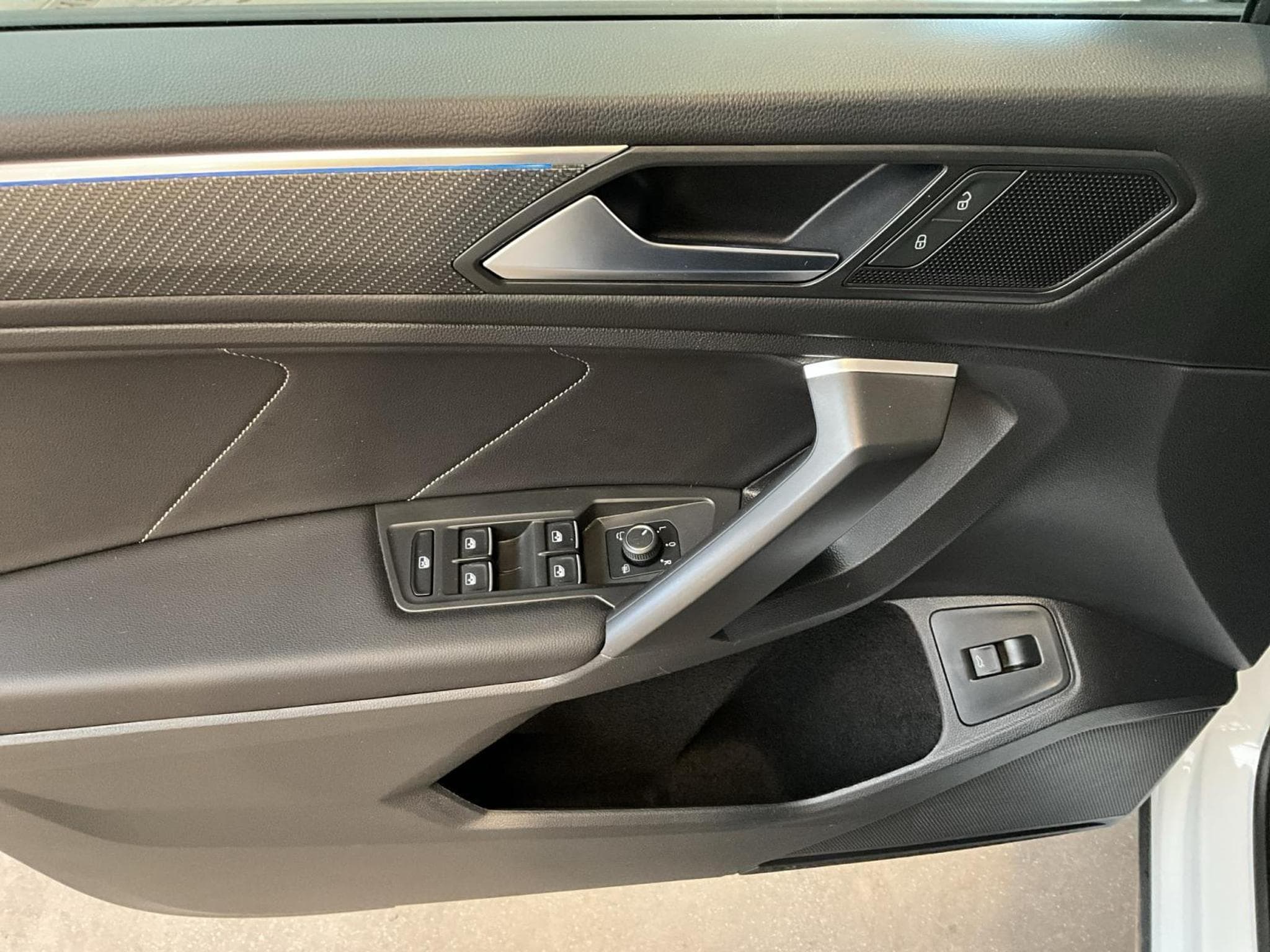 VW Tiguan Allspace+R-Line+DSG+Black-Style+Pano+AHK (2024) - Foto 14