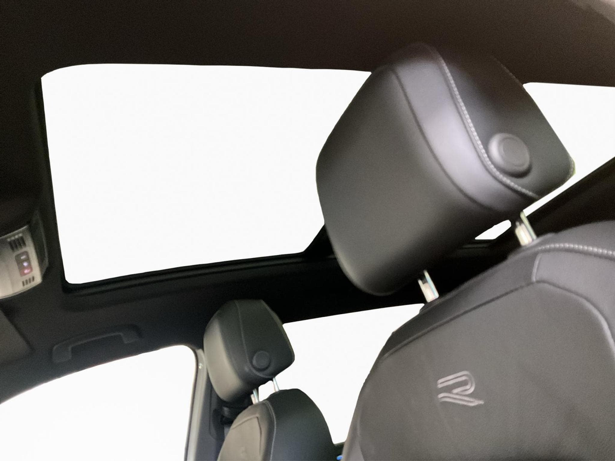 VW Tiguan Allspace+R-Line+DSG+Black-Style+Pano+AHK (2024) - Foto 15