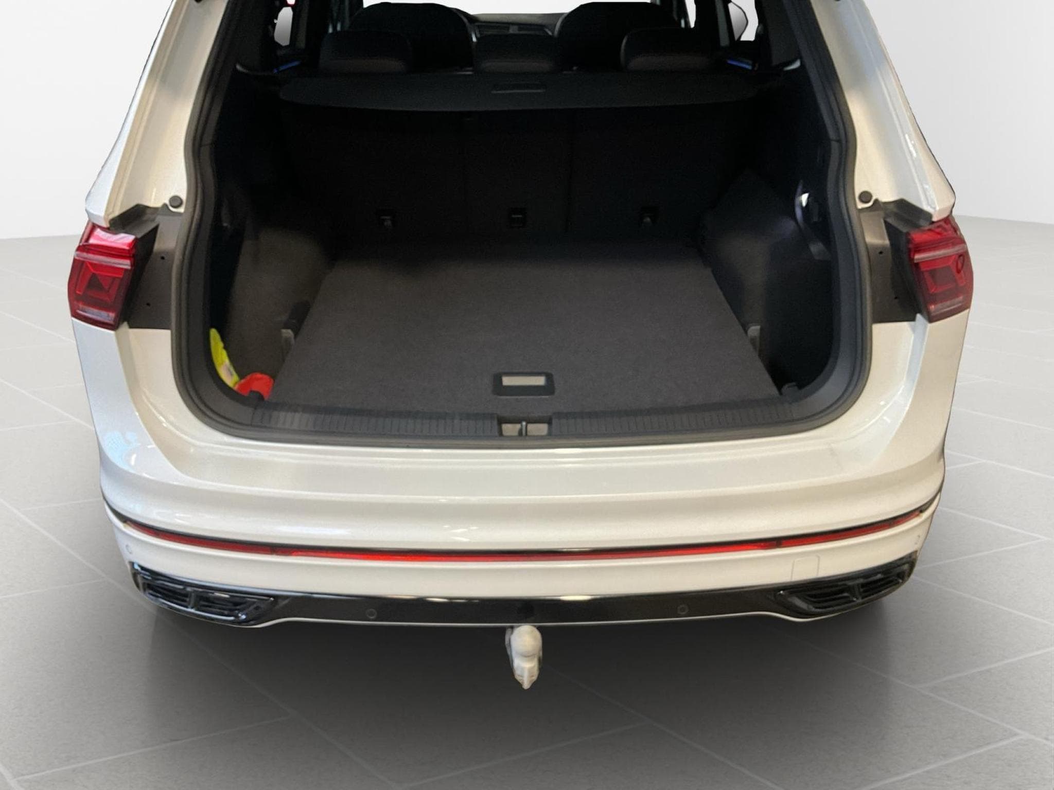 VW Tiguan Allspace+R-Line+DSG+Black-Style+Pano+AHK (2024) - Foto 17