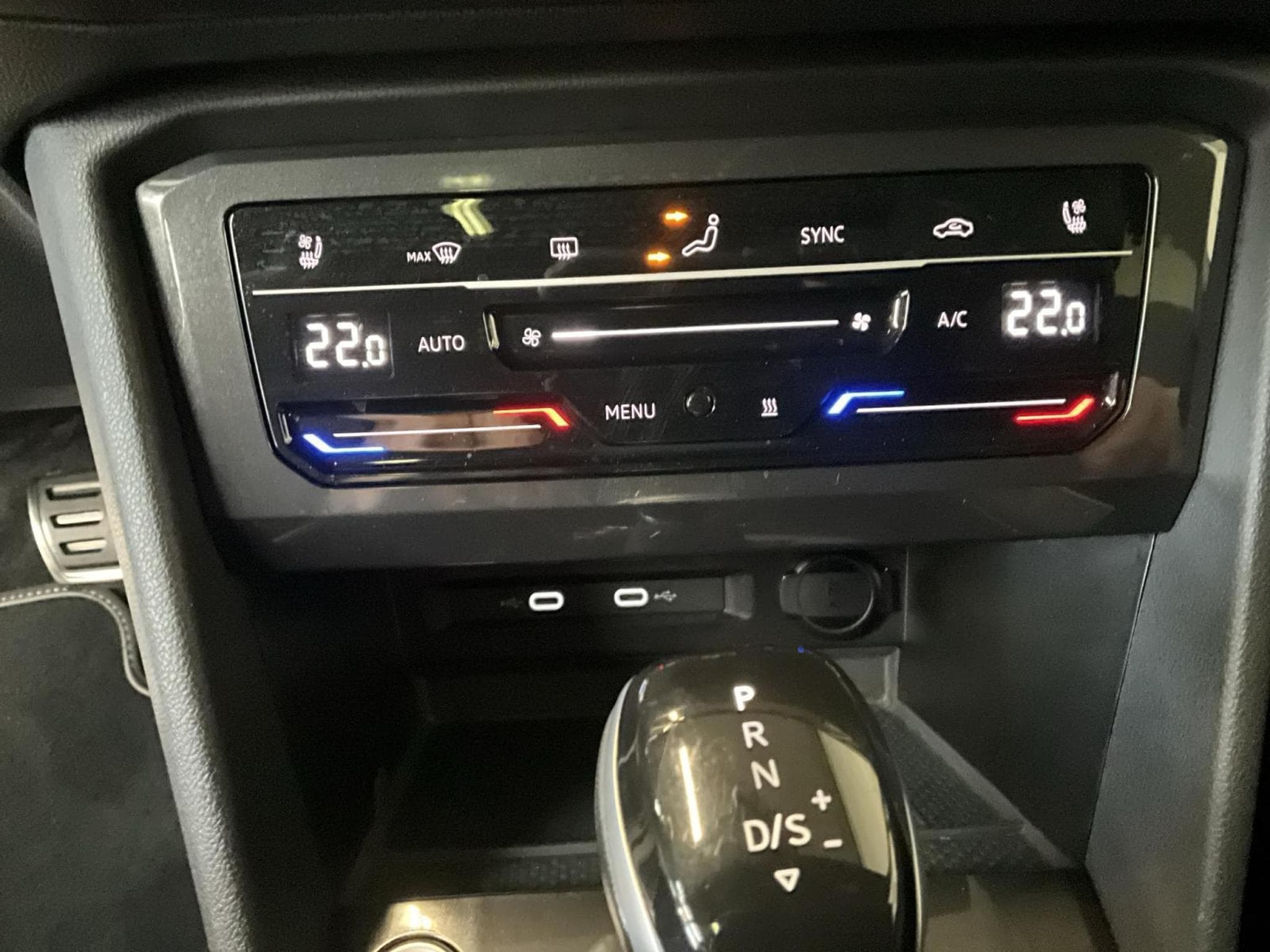 VW Tiguan Allspace+R-Line+DSG+Black-Style+Pano+AHK (2024) - Foto 22