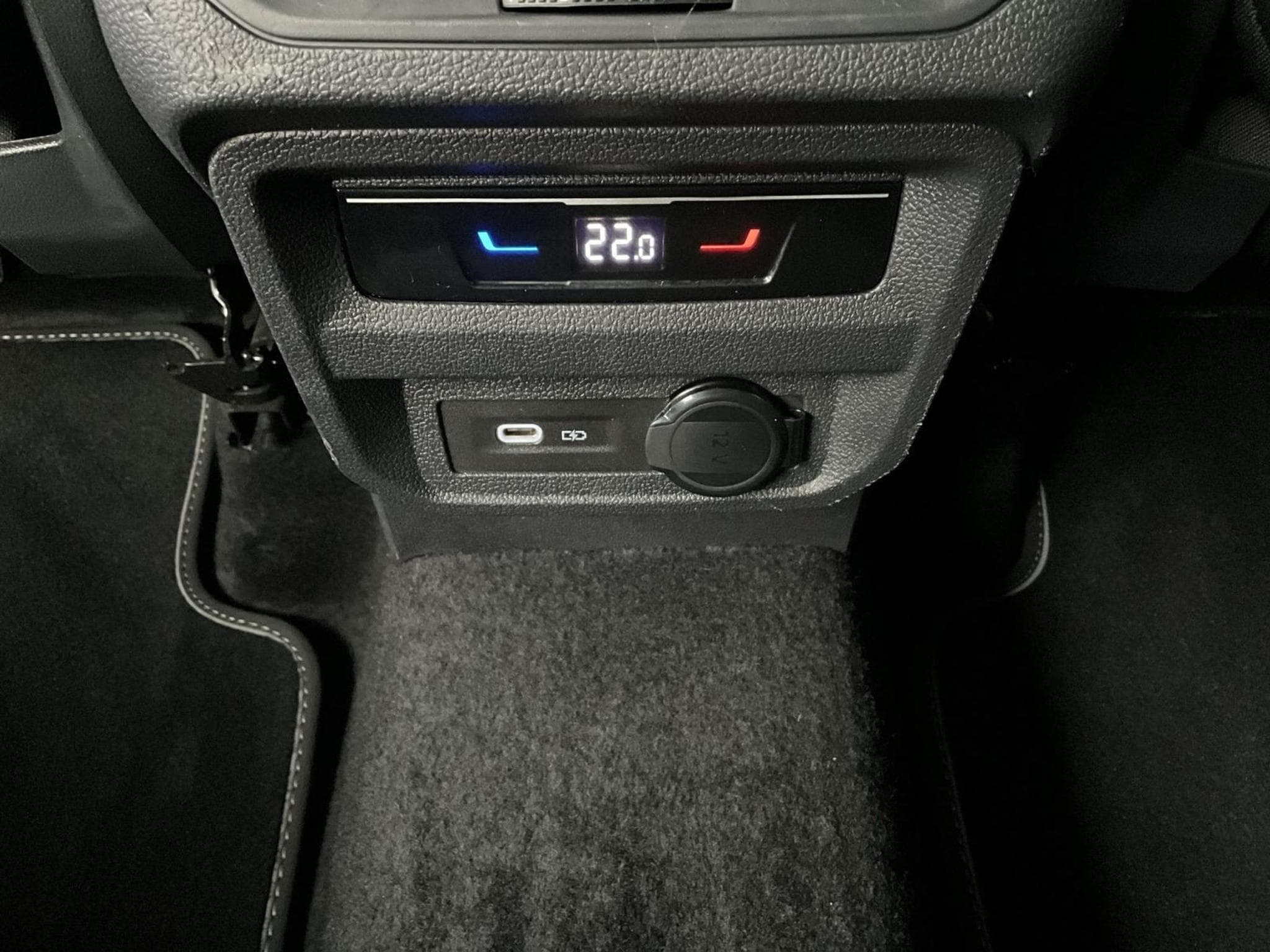 VW Tiguan Allspace+R-Line+DSG+Black-Style+Pano+AHK (2024) - Foto 23