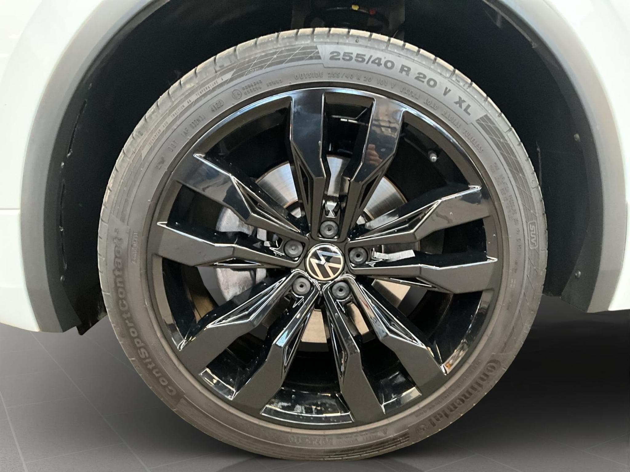 VW Tiguan Allspace+R-Line+DSG+Black-Style+Pano+AHK (2024) - Foto 8