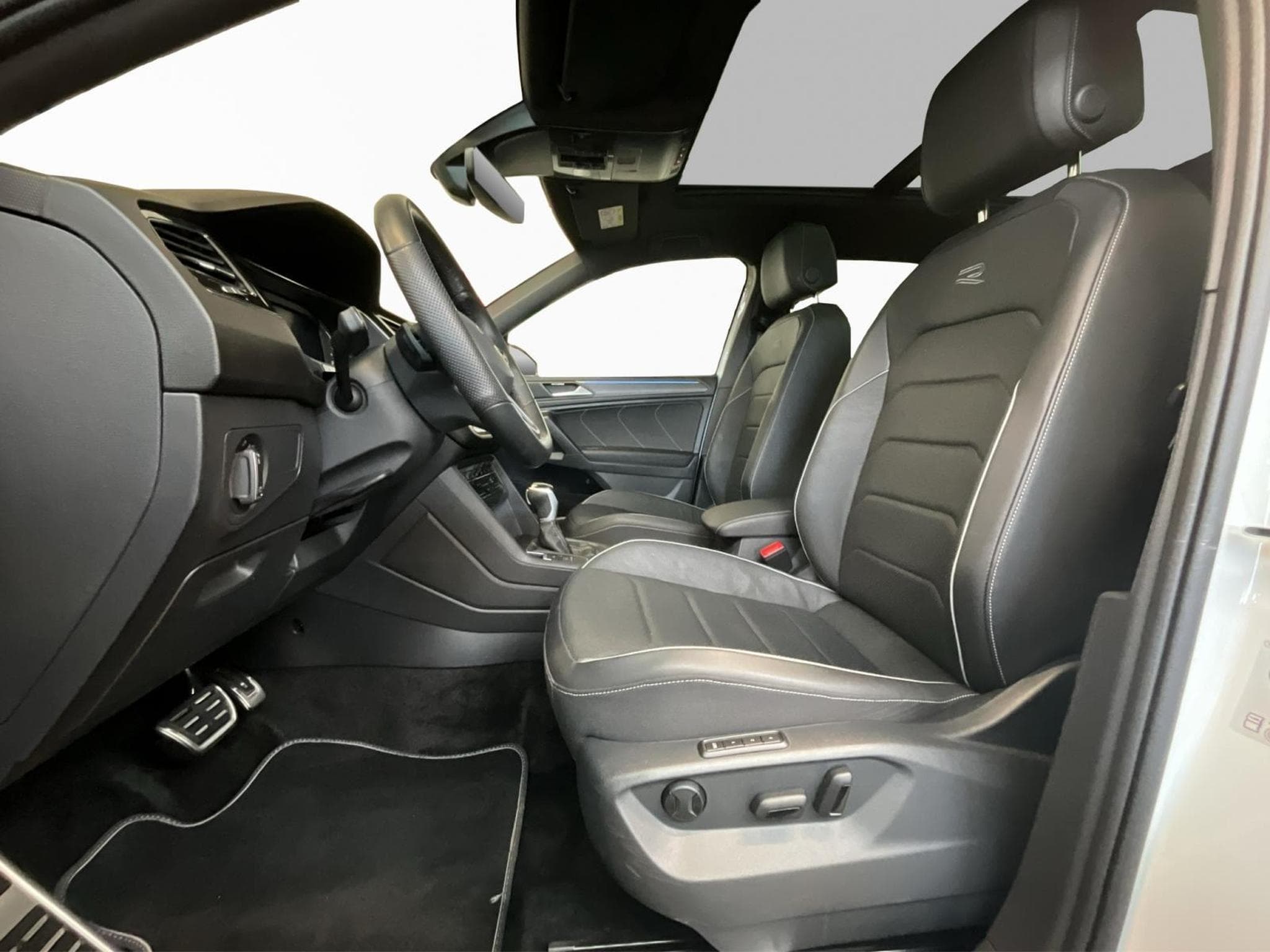 VW Tiguan Allspace+R-Line+DSG+Black-Style+Pano+AHK (2024) - Foto 9