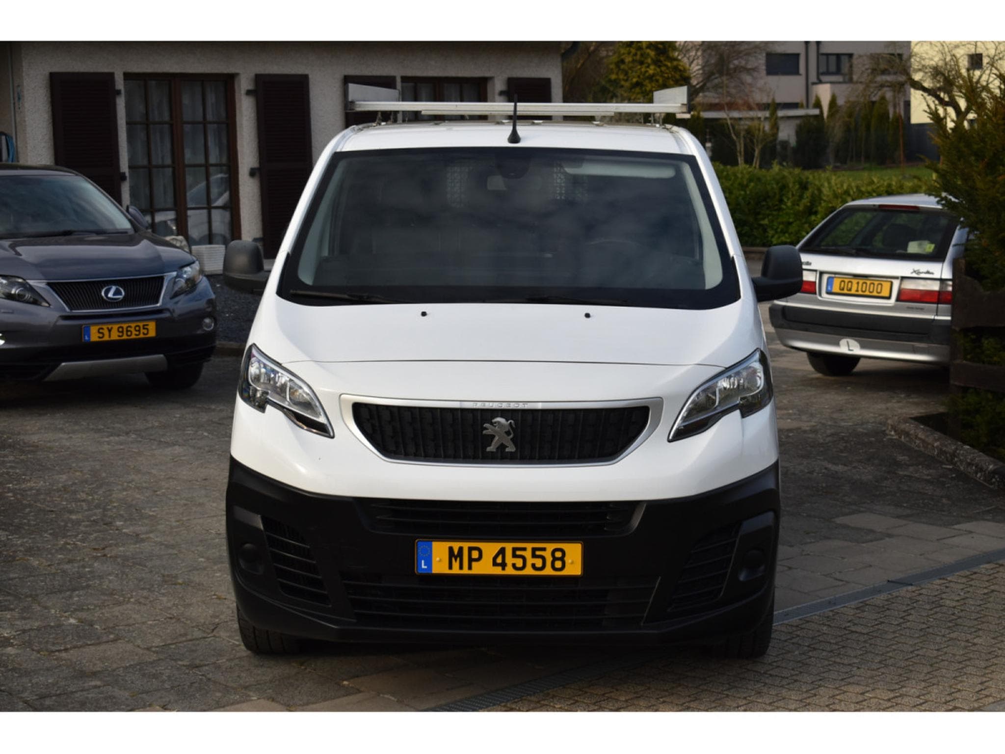 Peugeot Expert 2,0 HDi 120 Airco 3 places (2019) - Photo 2