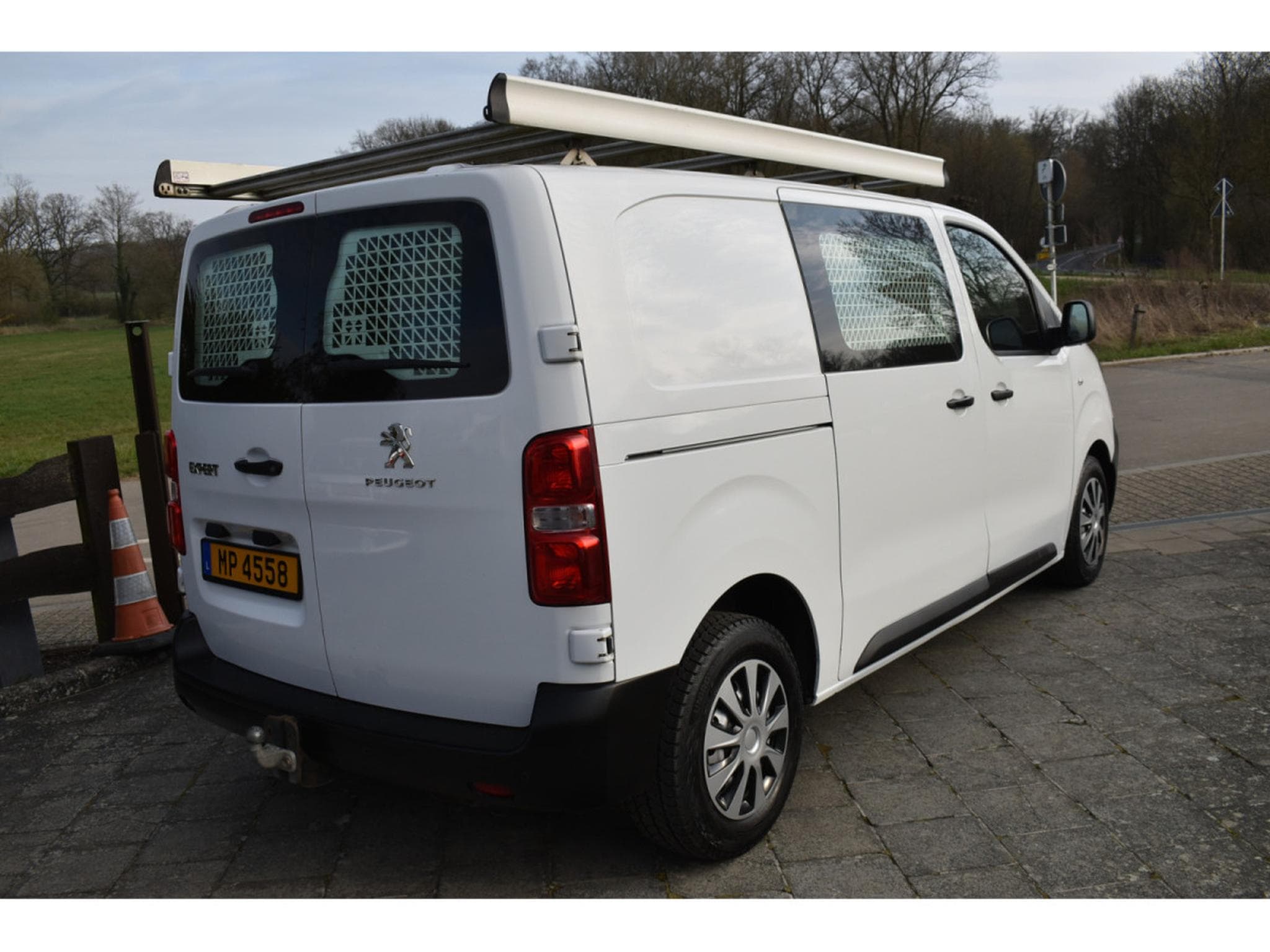 Peugeot Expert 2,0 HDi 120 Airco 3 places (2019) - Photo 4