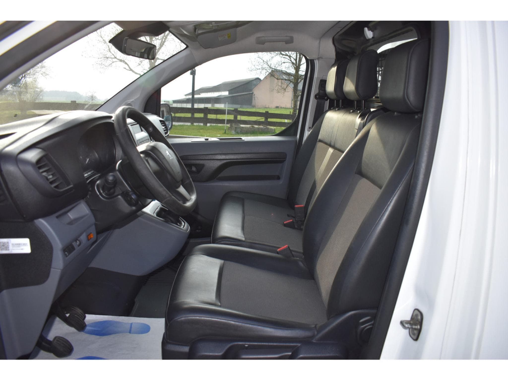 Peugeot Expert 2,0 HDi 120 Airco 3 places (2019) - Photo 7