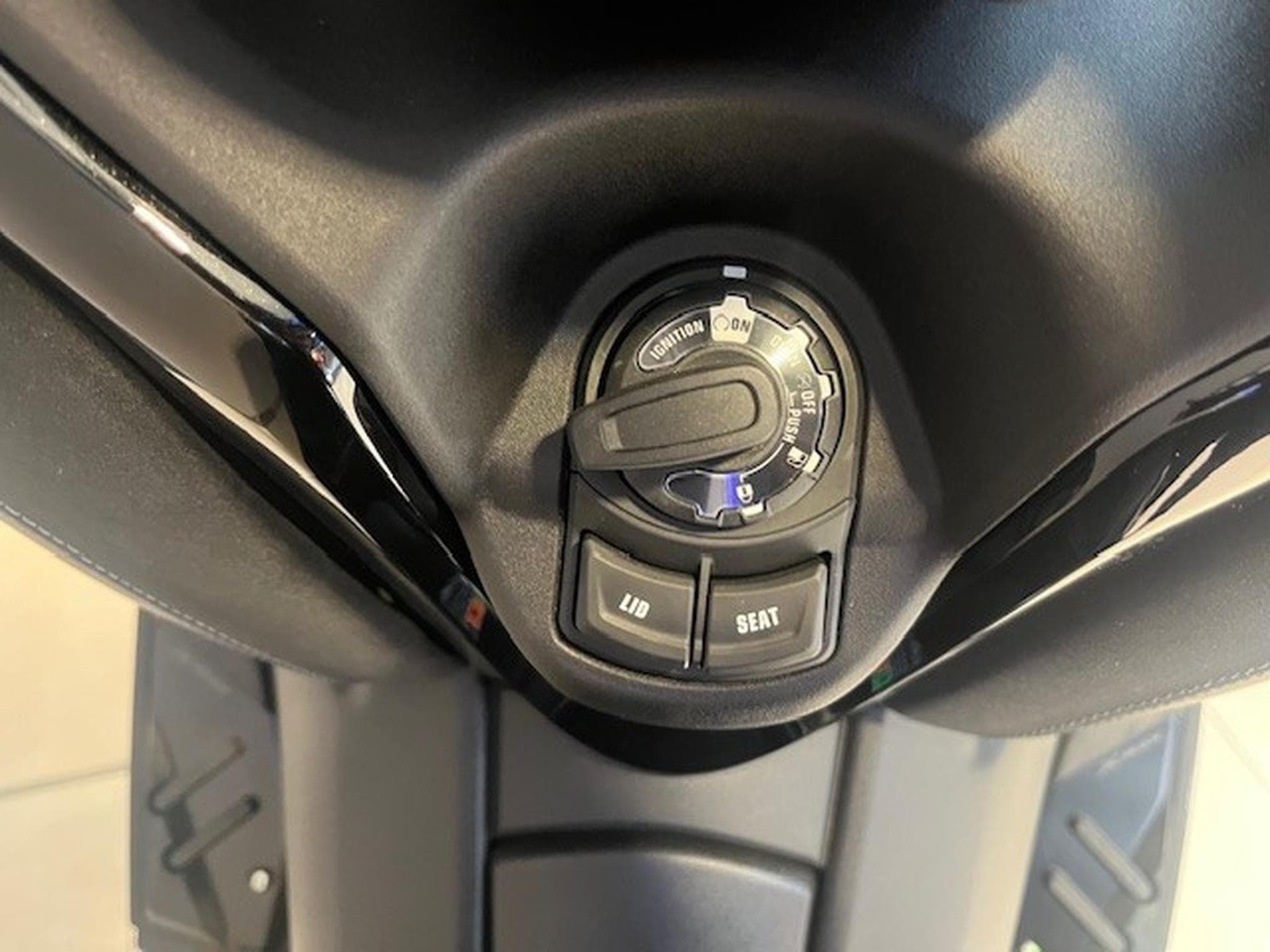 Yamaha XMAX 300 Tech Max + (2026) - Photo 11