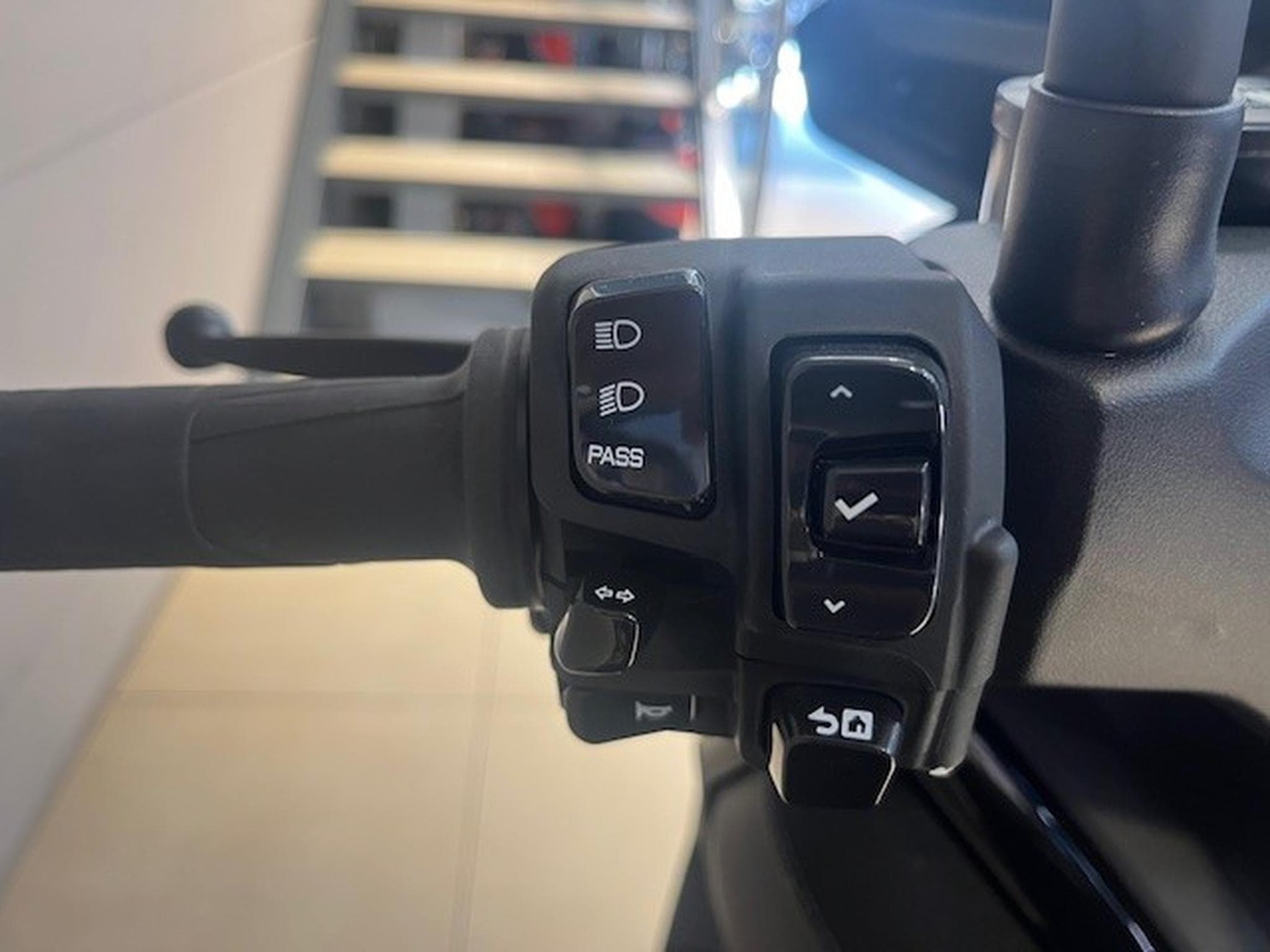 Yamaha XMAX 300 Tech Max + (2026) - Photo 12