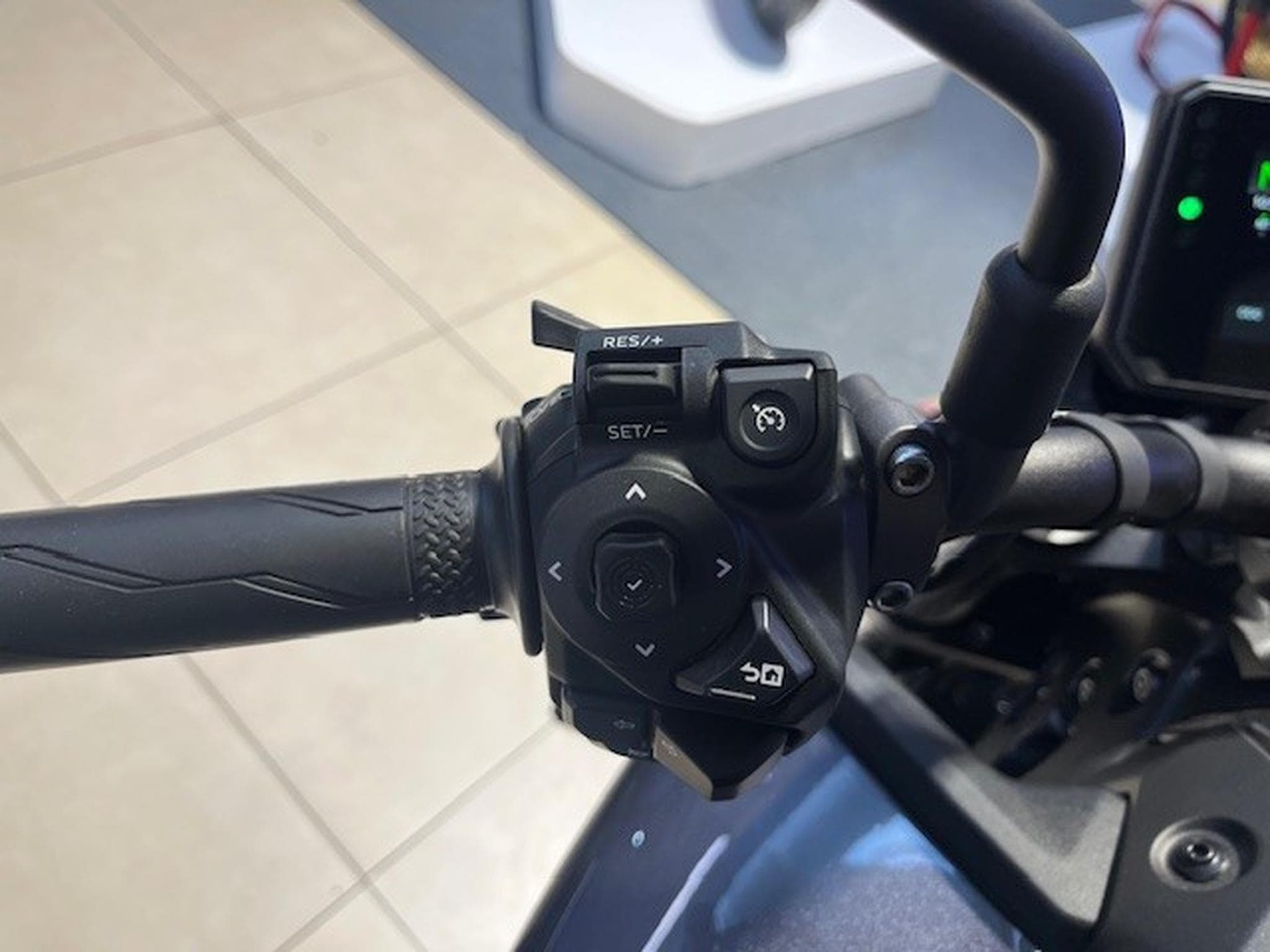 Yamaha MT09 Y-AMT (2026) - Photo 10