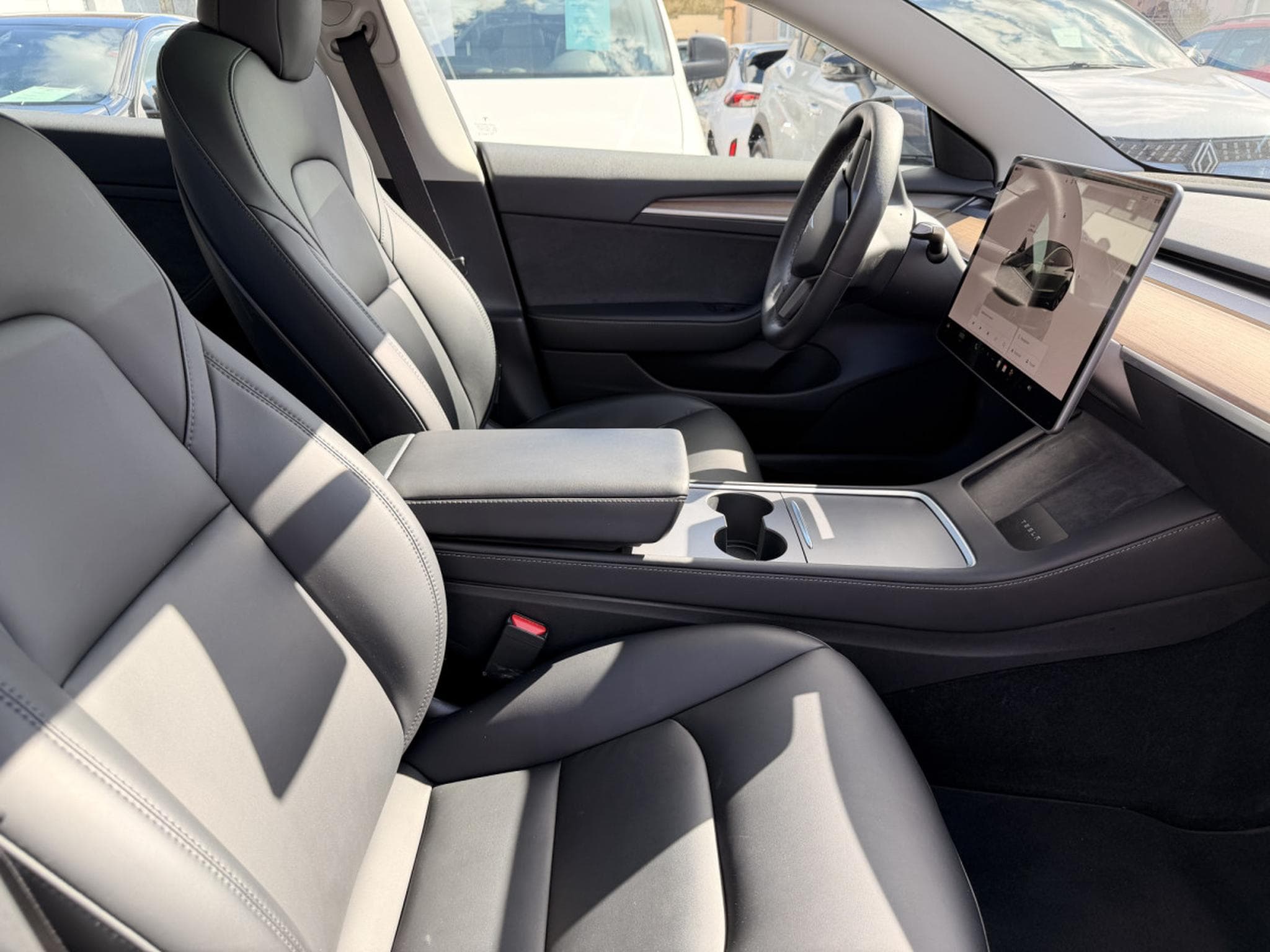 Tesla Model 3 Dual Motor Long Range (2022) - Photo 13