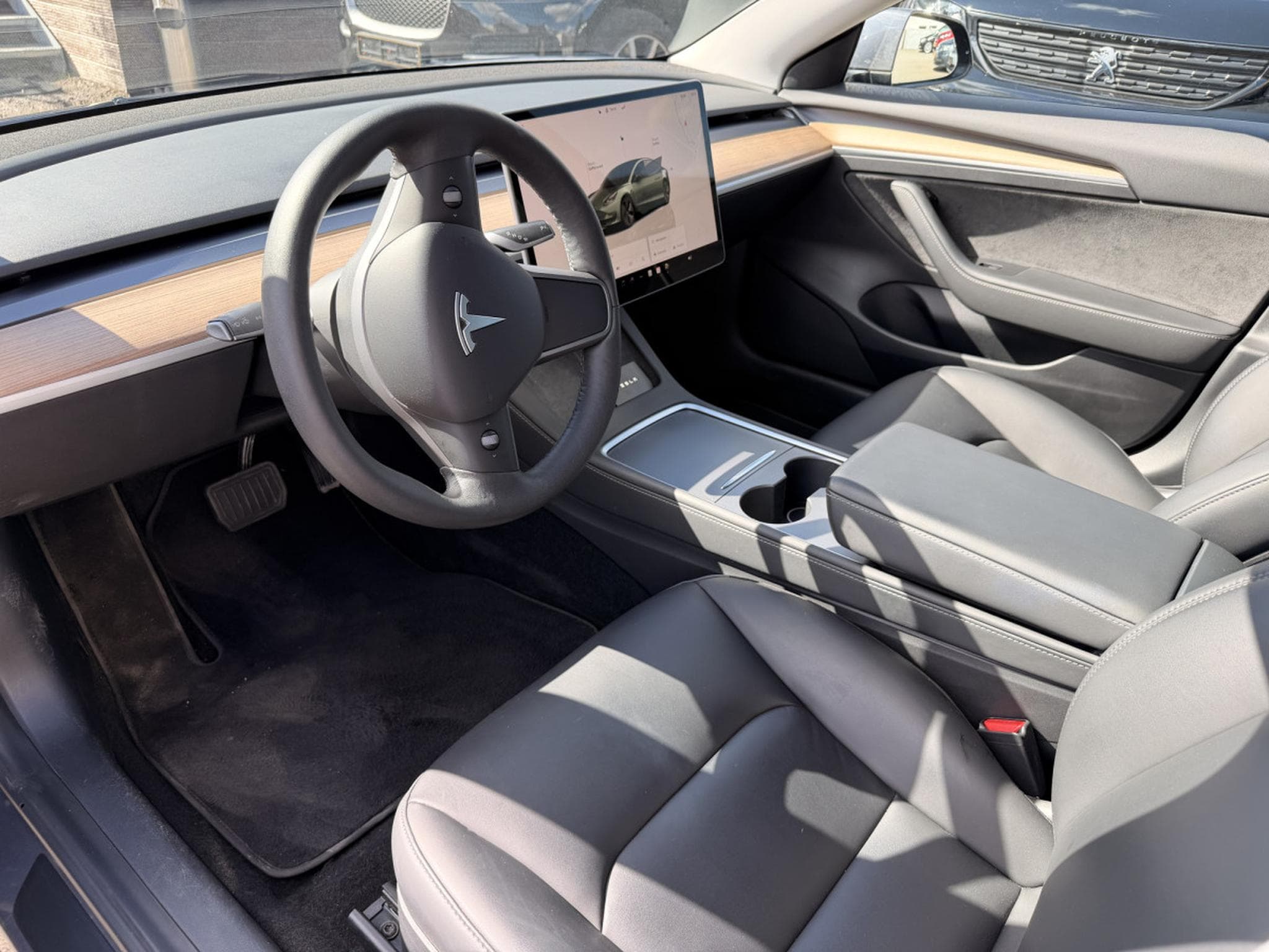Tesla Model 3 Dual Motor Long Range (2022) - Photo 18