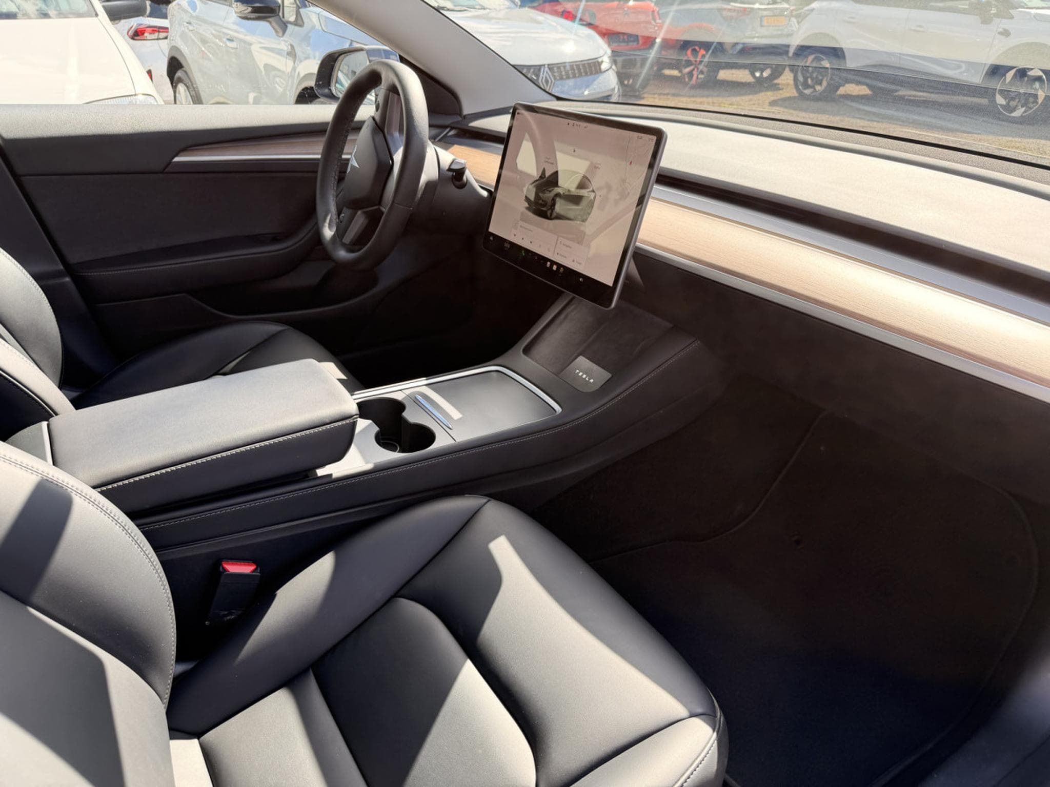 Tesla Model 3 Dual Motor Long Range (2022) - Photo 3