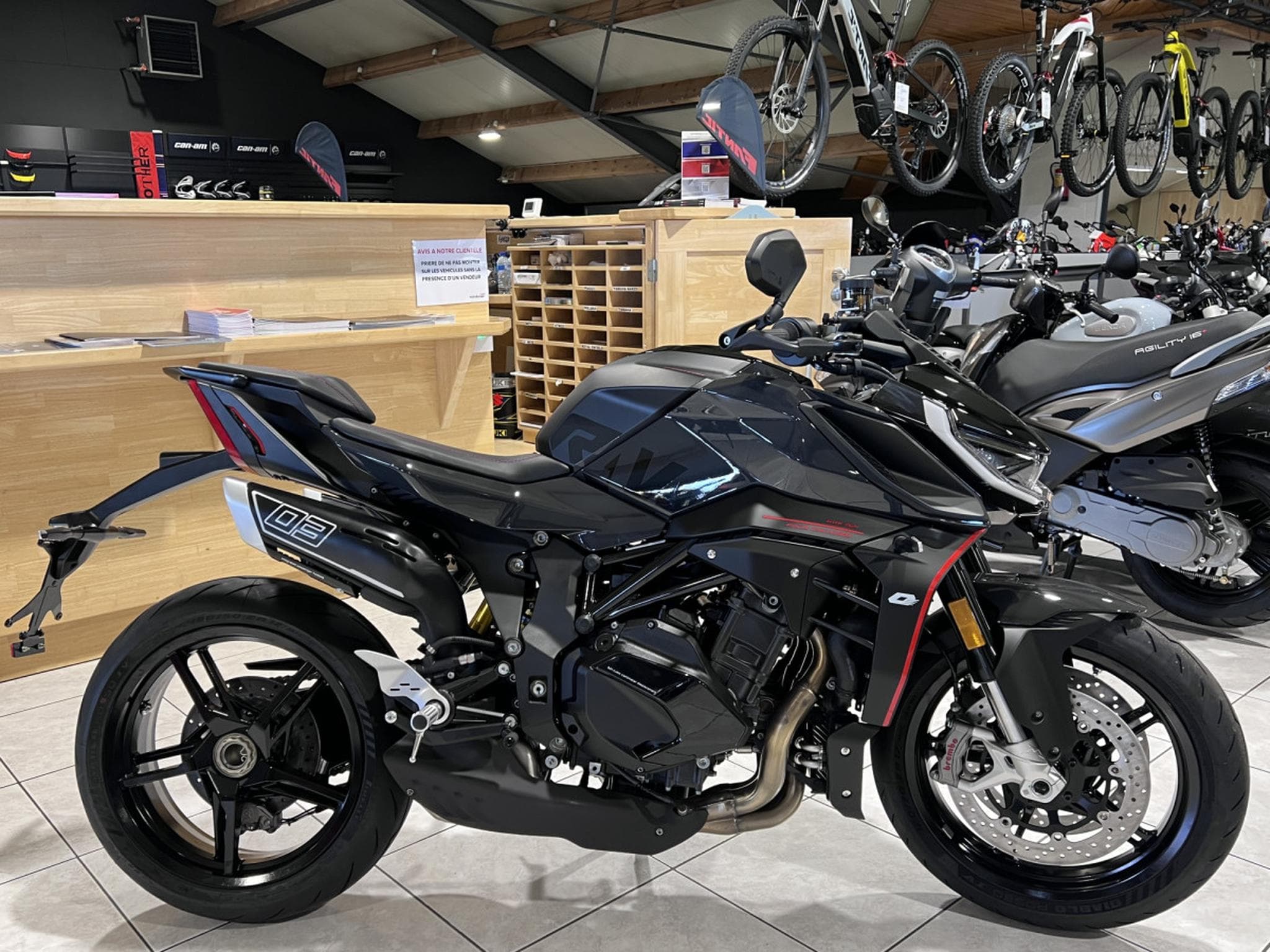 QJmotor SRK 921 (2026) - Foto 1