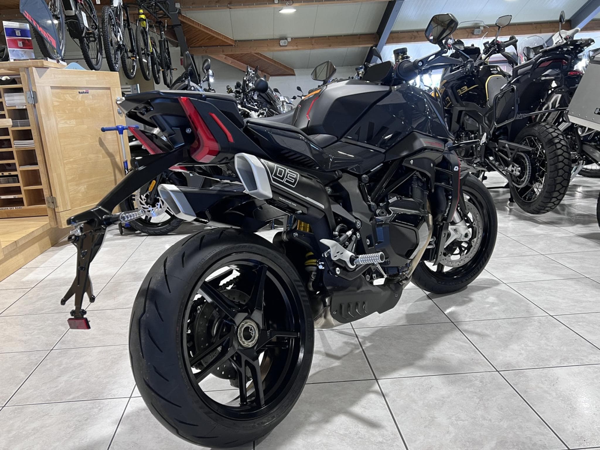 QJmotor SRK 921 (2026) - Foto 3