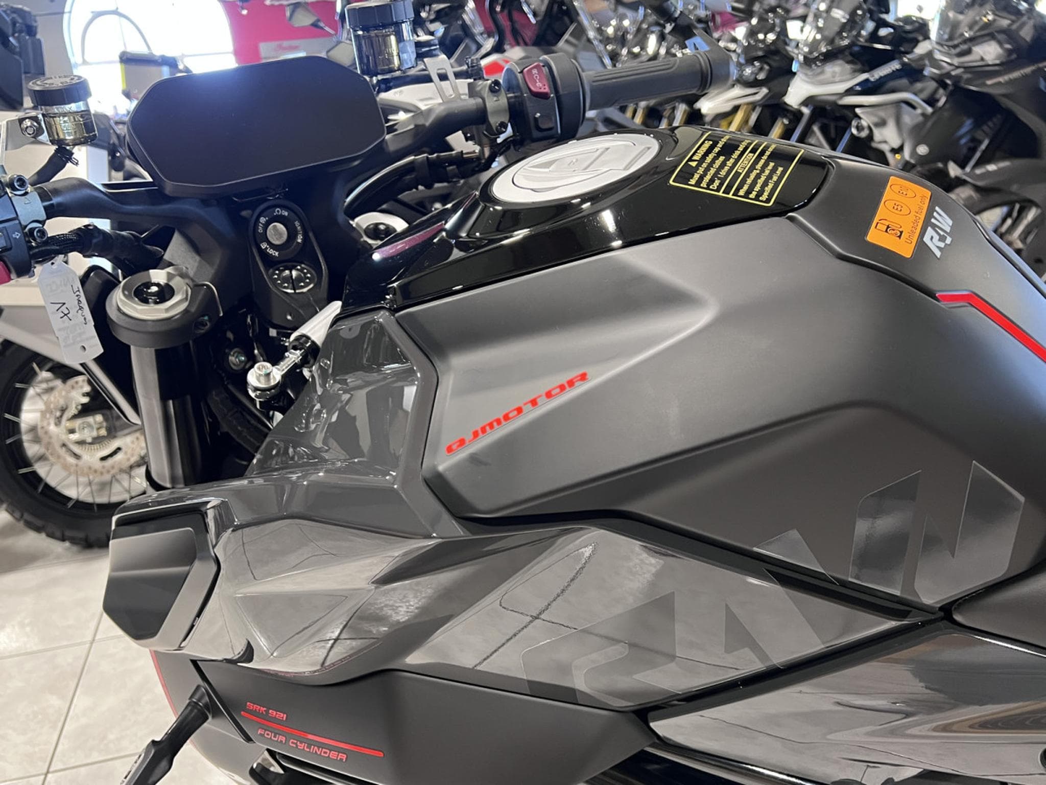 QJmotor SRK 921 (2026) - Foto 6