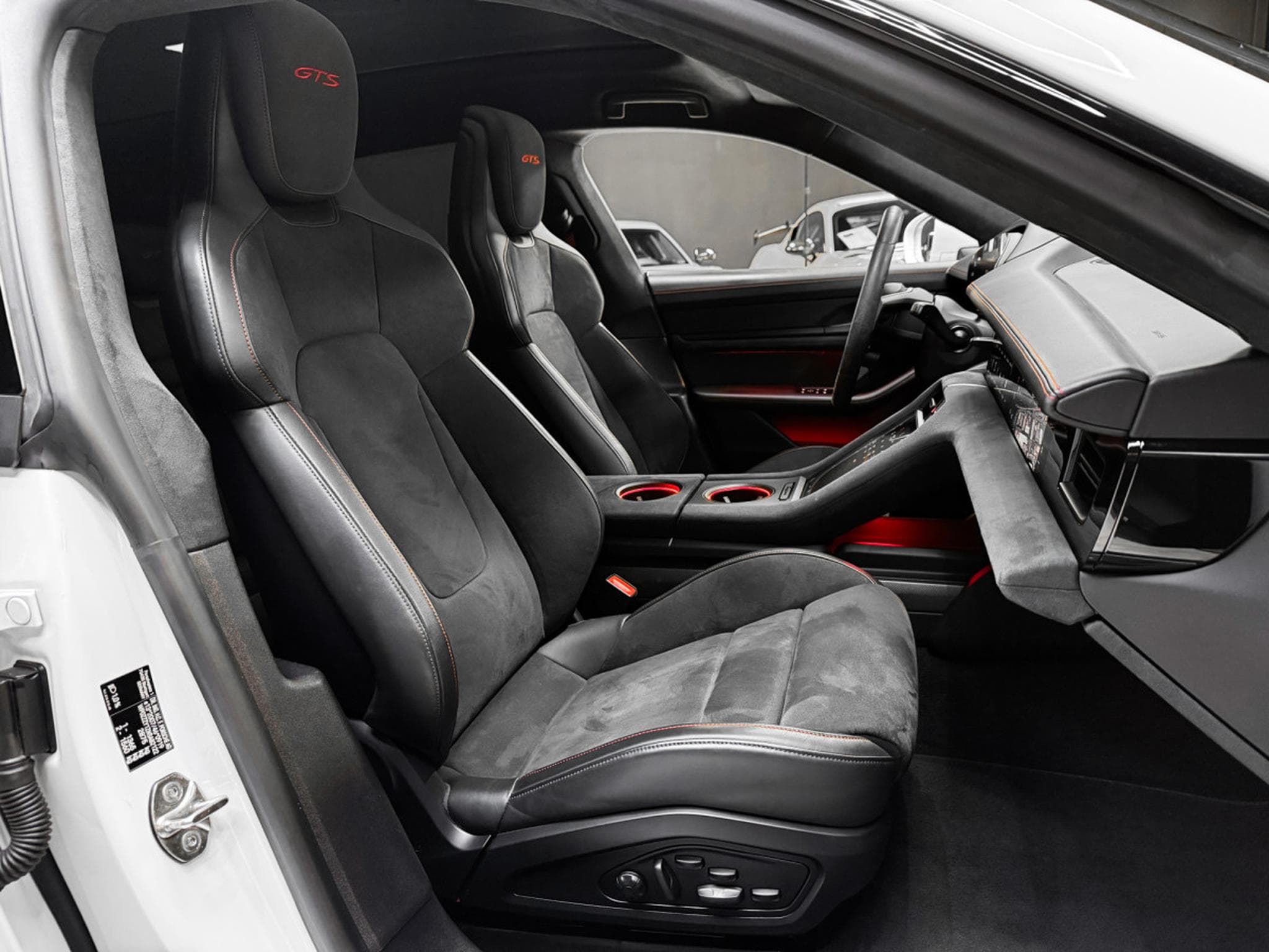 Porsche Taycan GTS Sport Turismo / PANO / PDLS + / LIFT / 360° (2022) - Photo 12