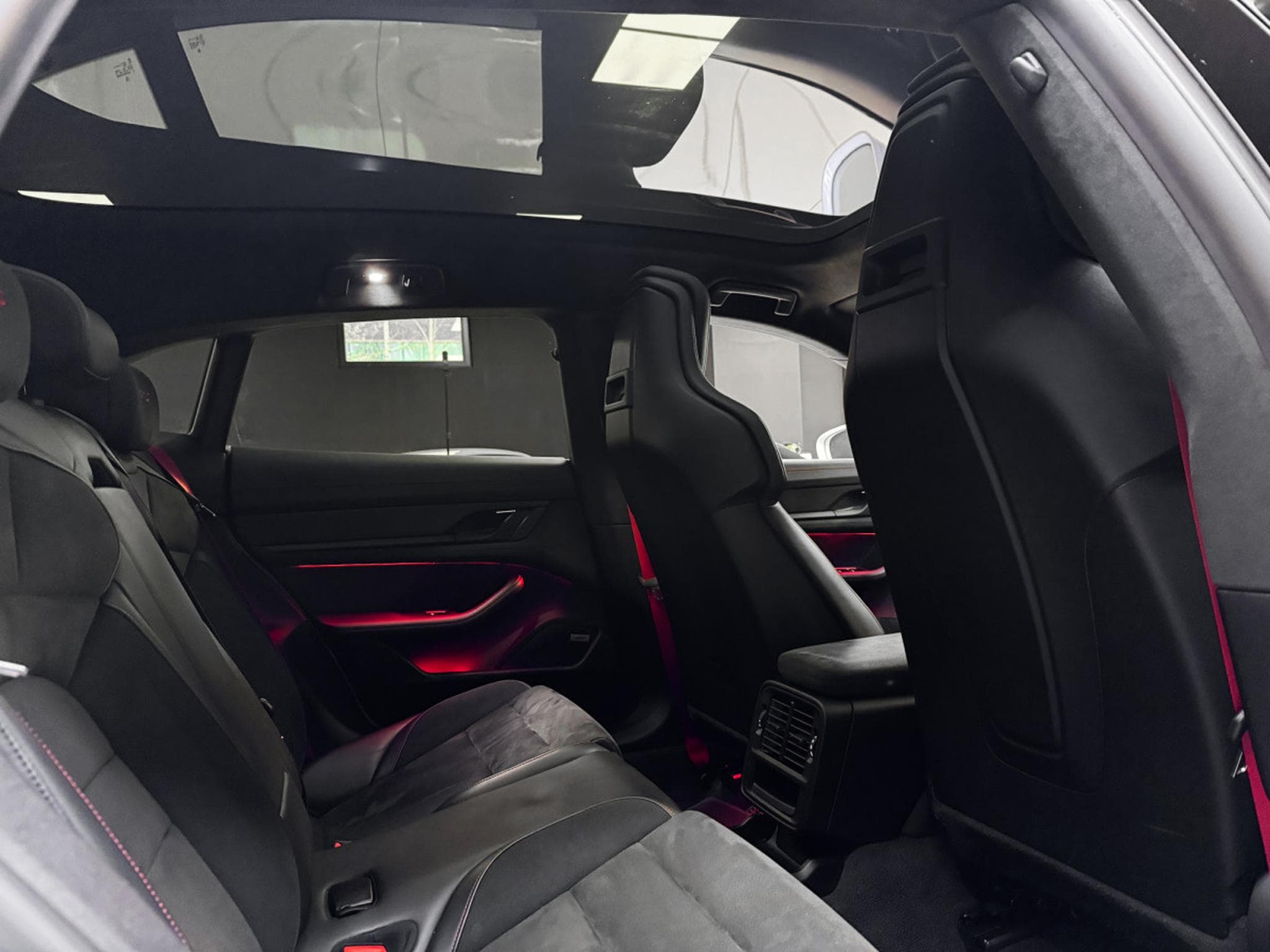 Porsche Taycan GTS Sport Turismo / PANO / PDLS + / LIFT / 360° (2022) - Photo 13