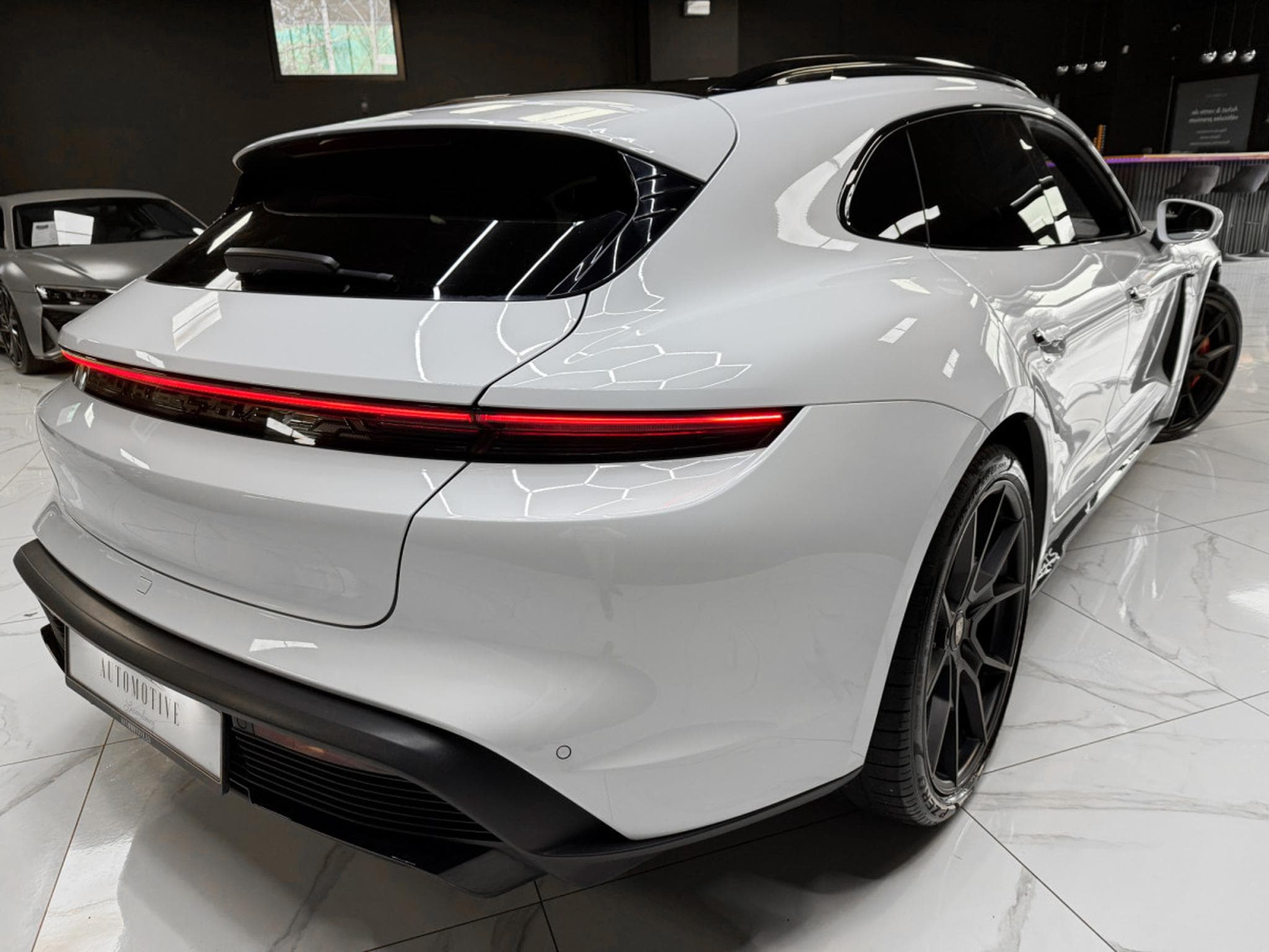 Porsche Taycan GTS Sport Turismo / PANO / PDLS + / LIFT / 360° (2022) - Photo 16