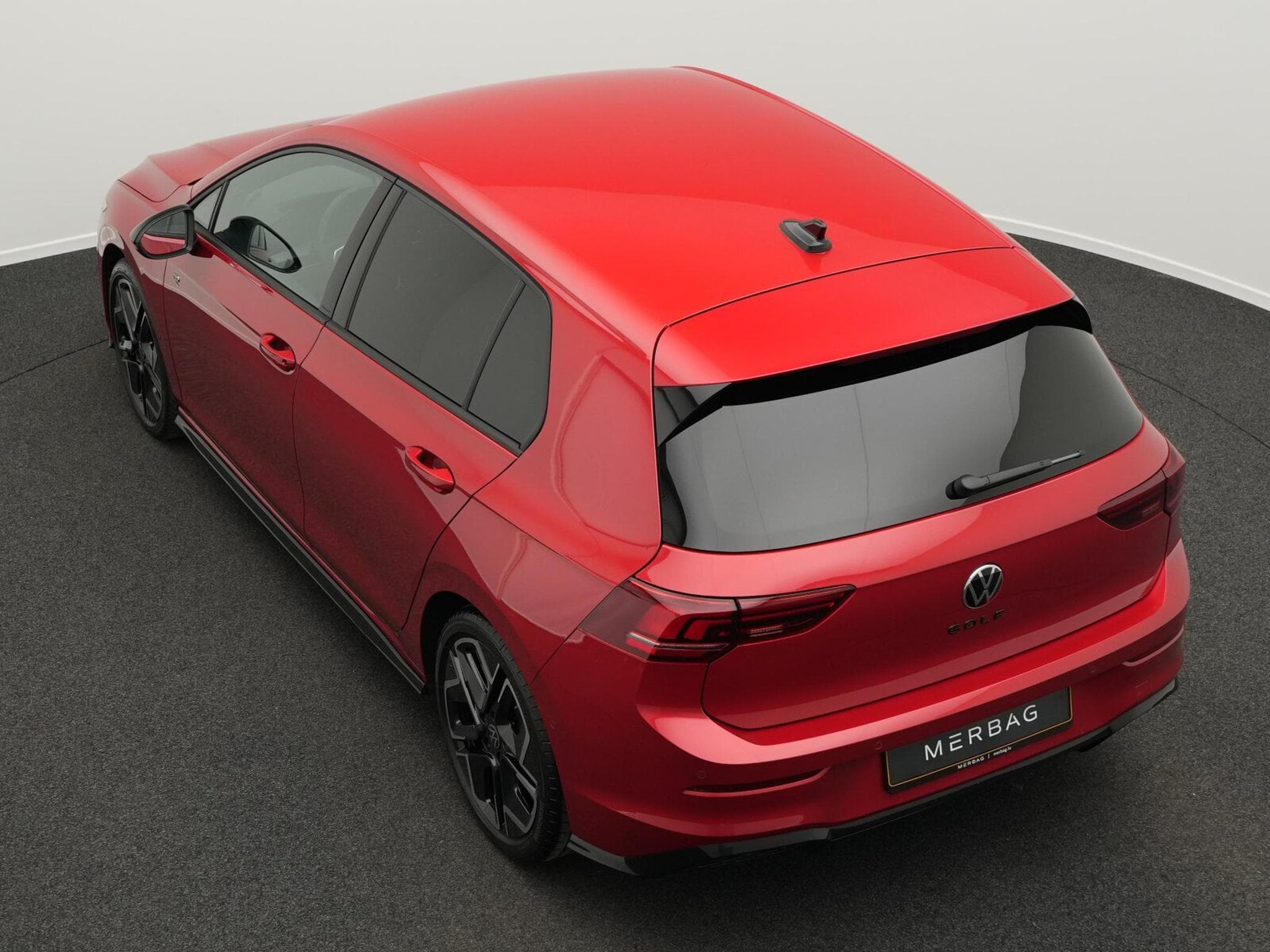 VW Golf VIII 1.5 eTSI R-Line (2025) - Photo 11