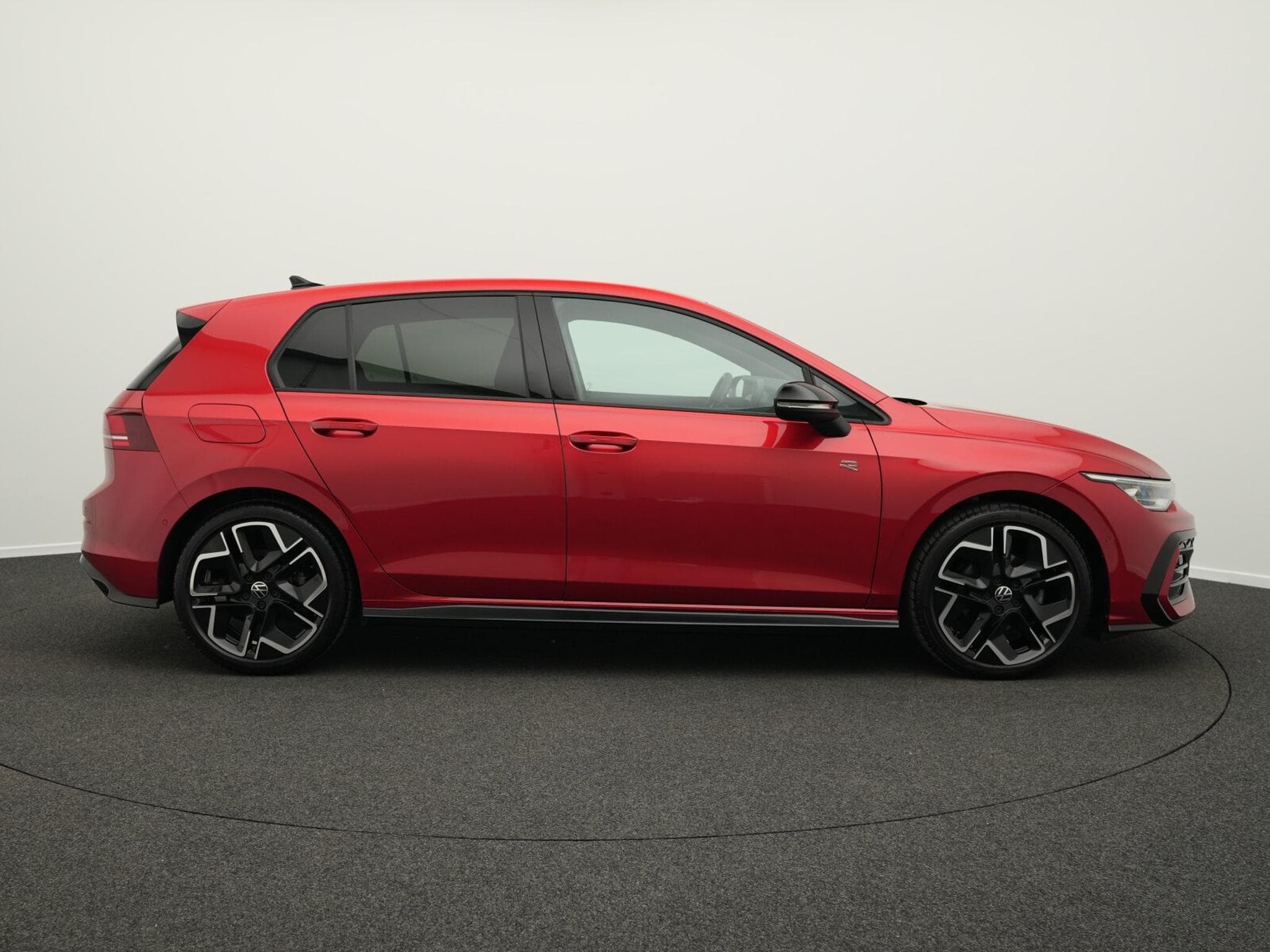 VW Golf VIII 1.5 eTSI R-Line (2025) - Photo 5